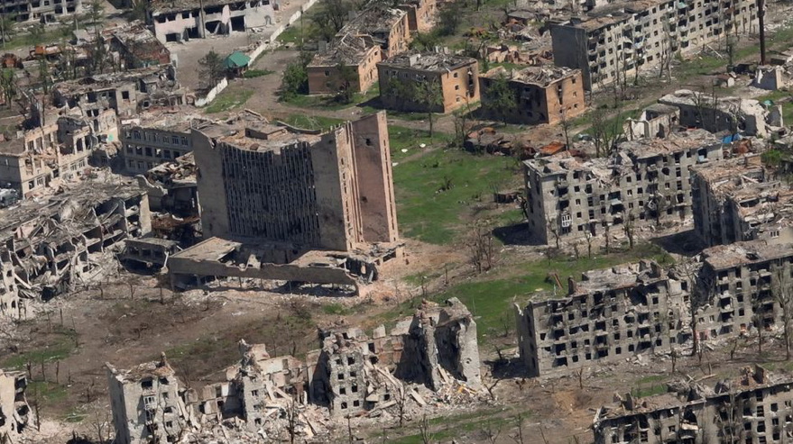 Cảnh tượng tan hoang ở Bakhmut ngày 15/6. (Ảnh: Reuters) Cảnh tượng tan hoang ở Bakhmut ngày 15/6. (Ảnh: Reuters)