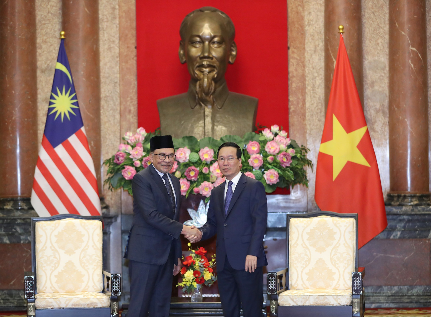 Chủ tịch nước Võ Văn Thưởng tiếp Thủ tướng Malaysia Anwar Ibrahim ngày 21/7. (Ảnh: Nhật Minh)