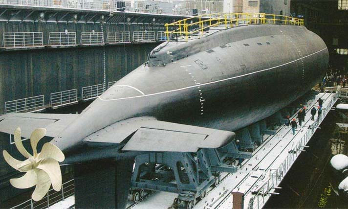 Tàu ngầm lớp Liko dự án 636M trong quá trình hoàn thiện tại xưởng đóng tàu