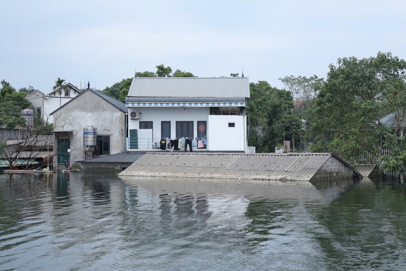 Hiện nước sông Bùi ở mức 7,51m và rút rất chậm (mỗi ngày 5cm).