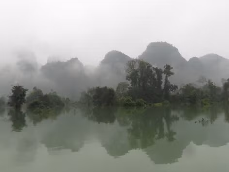 Đường vào bản người Rục nước ngập ở hung Trâu dài gần 2km, nơi sâu nhất 5m