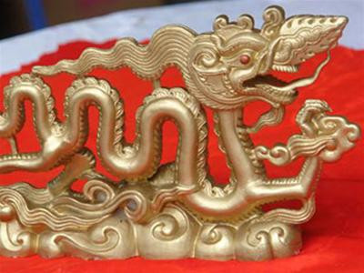 Rồng chào mừng nghìn năm Thăng Long - còn nhiều băn khoăn. Ảnh: N.H Rồng chào mừng nghìn năm Thăng Long - còn nhiều băn khoăn. Ảnh: N.H