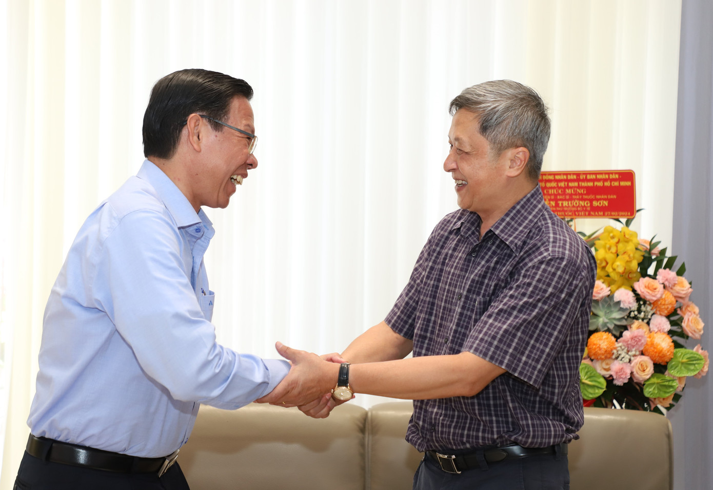 PGS-TS-BS, Thầy thuốc Nhân dân Nguyễn Trường Sơn là người có nhiều đóng góp trong công cuộc đẩy lùi đại dịch COVID-19. PGS-TS-BS, Thầy thuốc Nhân dân Nguyễn Trường Sơn là người có nhiều đóng góp trong công cuộc đẩy lùi đại dịch COVID-19.