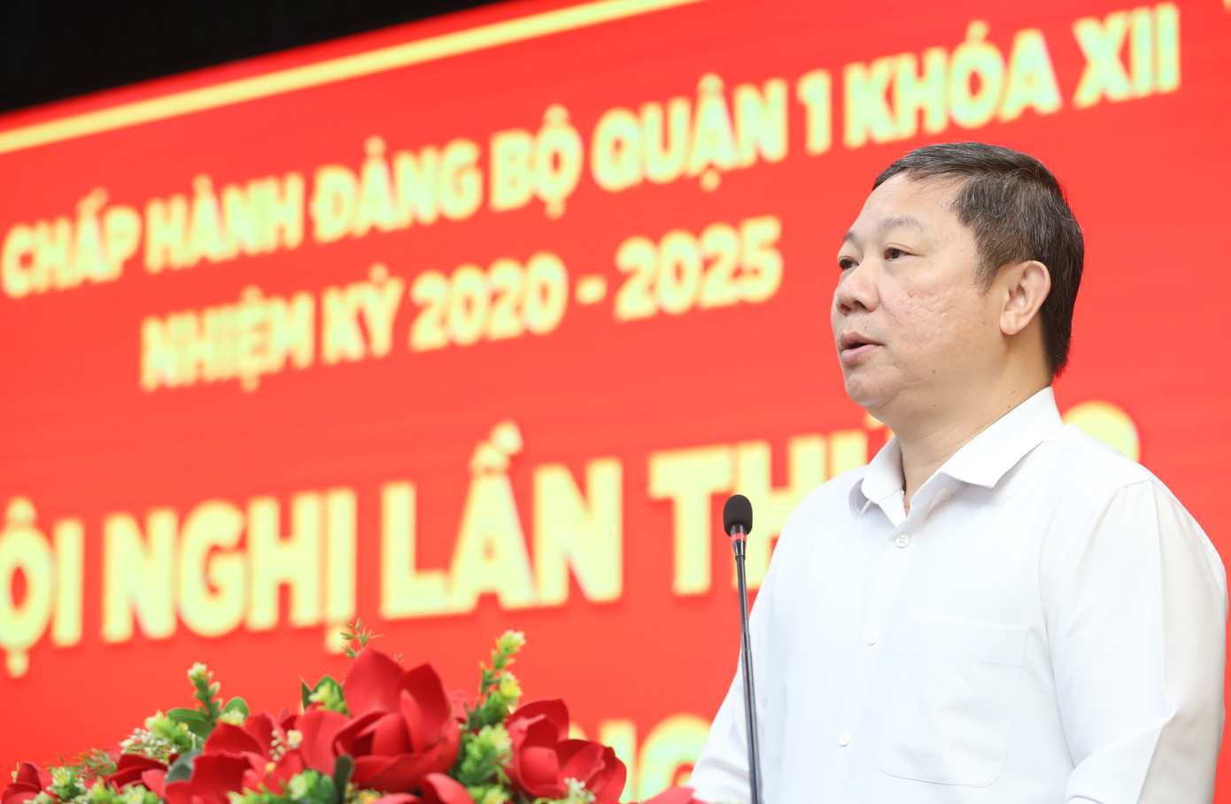 Bí thư Quận ủy quận 1 Dương Anh Đức trao đổi tại hội nghị. Bí thư Quận ủy quận 1 Dương Anh Đức trao đổi tại hội nghị.