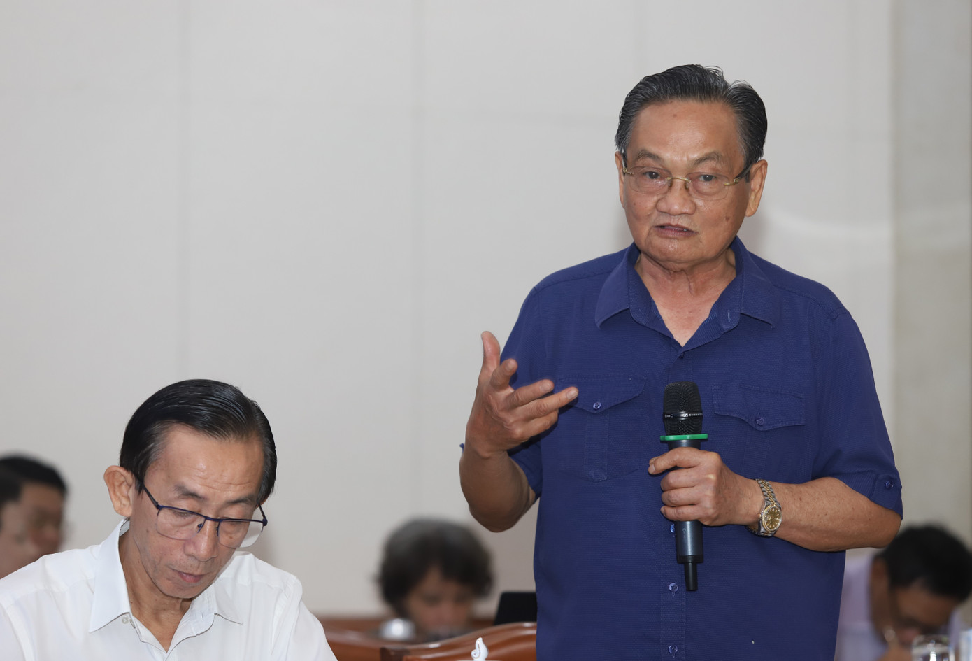 TS. Trần Du Lịch nêu ý kiến. TS. Trần Du Lịch nêu ý kiến.