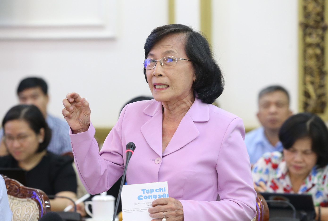 Bà Phạm Phương Thảo nêu ý kiến góp ý. Ảnh: Ngô Tùng Bà Phạm Phương Thảo nêu ý kiến góp ý. Ảnh: Ngô Tùng