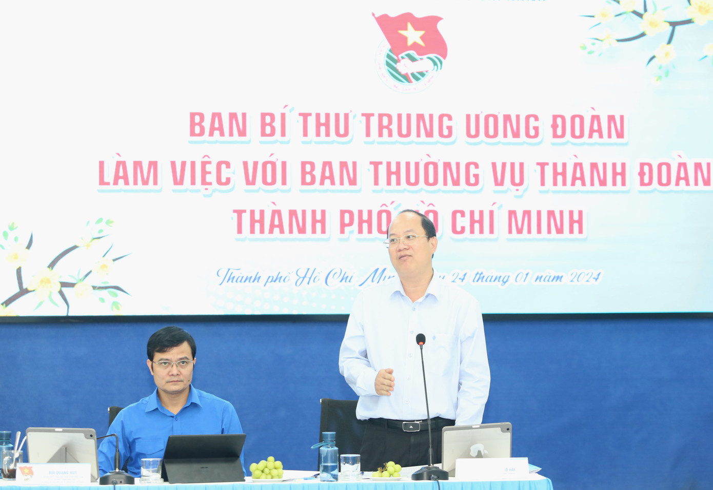 Phó Bí thư Thường trực Thành ủy TPHCM Nguyễn Hồ Hải trao đổi với Thành Đoàn TPHCM.