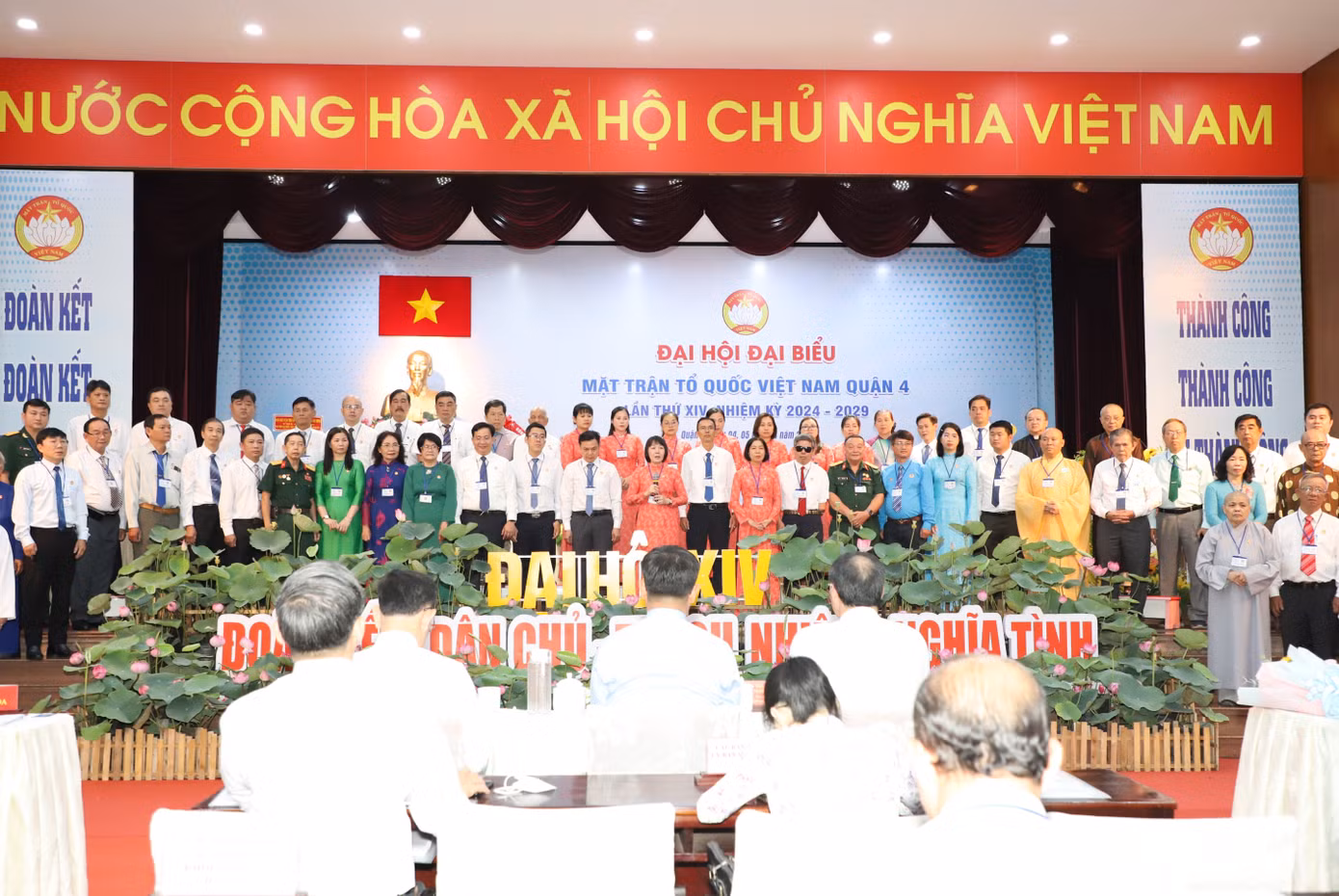 Tập thể Ủy ban MTTQ Việt Nam quận 4 khóa XIV, nhiệm kỳ 2024-2029 ra mắt nhận nhiệm vụ. Ảnh: Ngô Tùng. Tập thể Ủy ban MTTQ Việt Nam quận 4 khóa XIV, nhiệm kỳ 2024-2029 ra mắt nhận nhiệm vụ. Ảnh: Ngô Tùng.