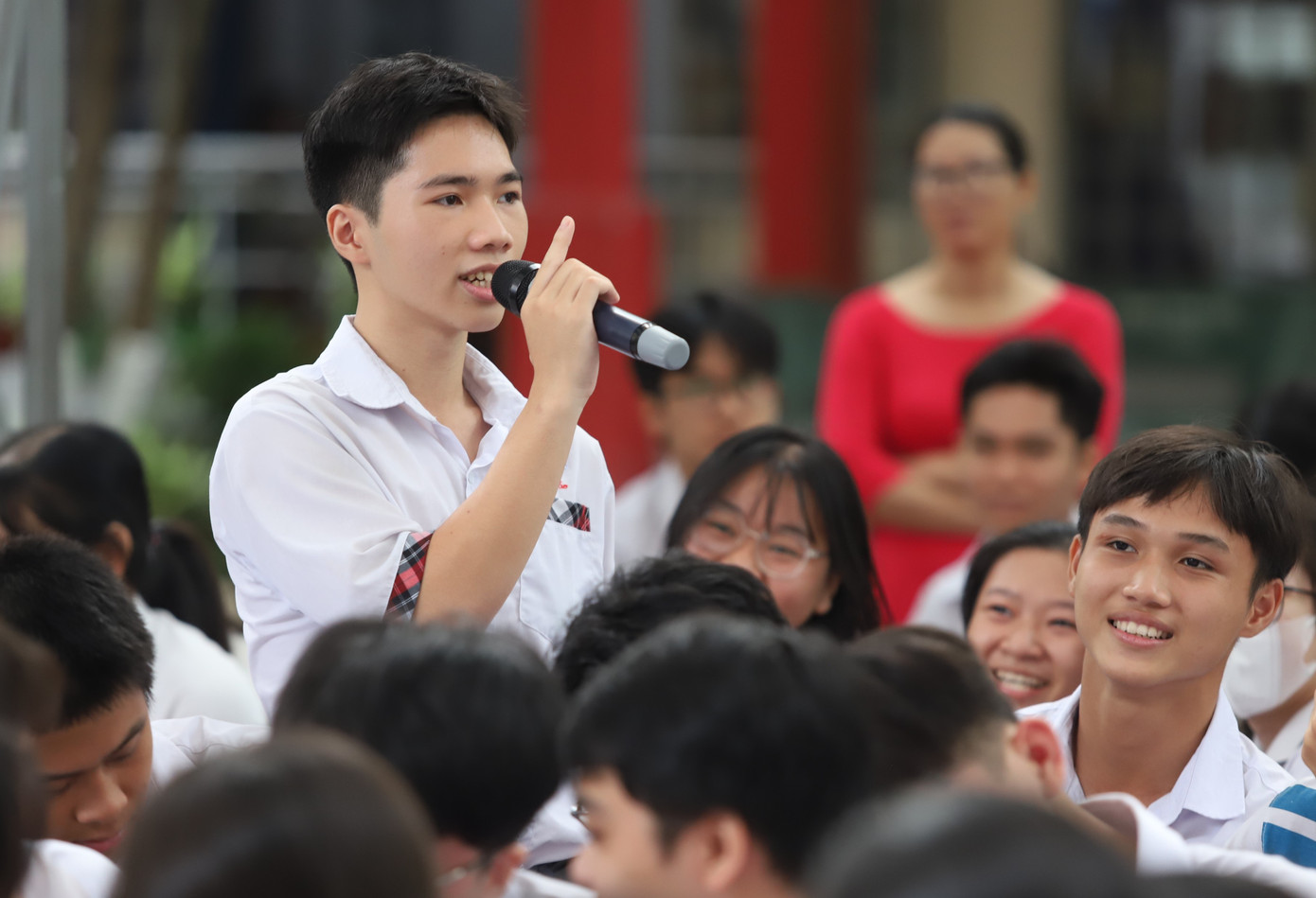 Các bạn học sinh lớp 12 sẻ chia trước ngưỡng cửa quan trọng của cuộc đời. Các bạn học sinh lớp 12 sẻ chia trước ngưỡng cửa quan trọng của cuộc đời.