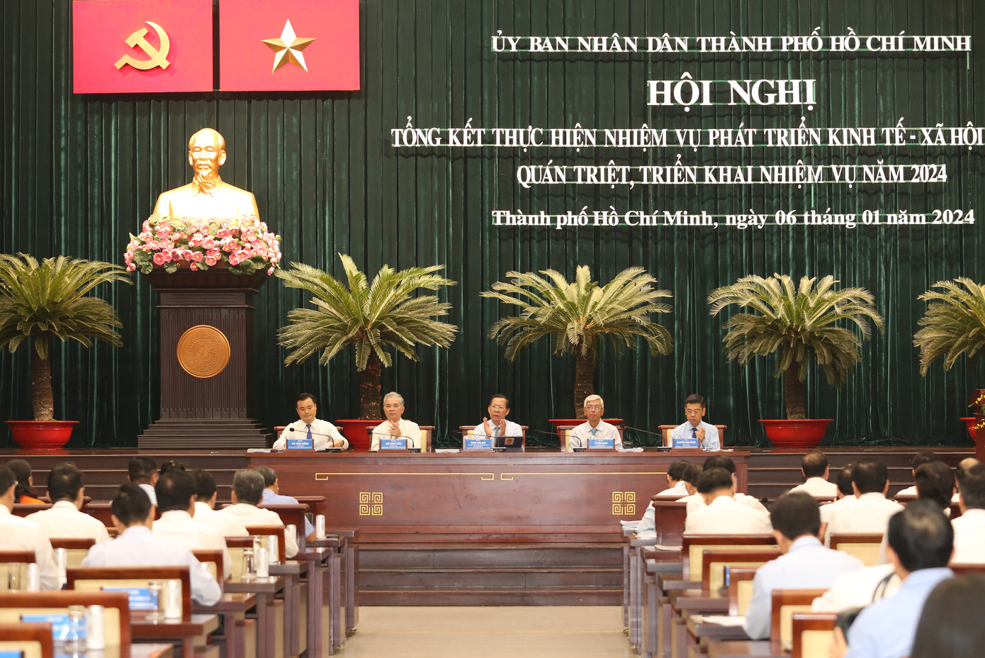 Thường trực UBND TPHCM tại buổi họp tổng kết thực hiện nhiệm vụ kinh tế - xã hội năm 2023 mới đây. Ảnh: Ngô Tùng Thường trực UBND TPHCM tại buổi họp tổng kết thực hiện nhiệm vụ kinh tế - xã hội năm 2023 mới đây. Ảnh: Ngô Tùng