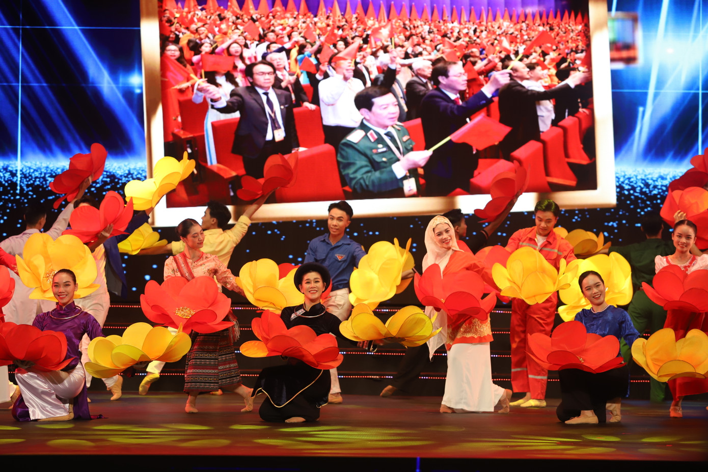 Các nghệ sĩ trẻ mang đến sắc màu văn hóa đa dạng của cộng đồng các dân tộc Việt Nam. Các nghệ sĩ trẻ mang đến sắc màu văn hóa đa dạng của cộng đồng các dân tộc Việt Nam.