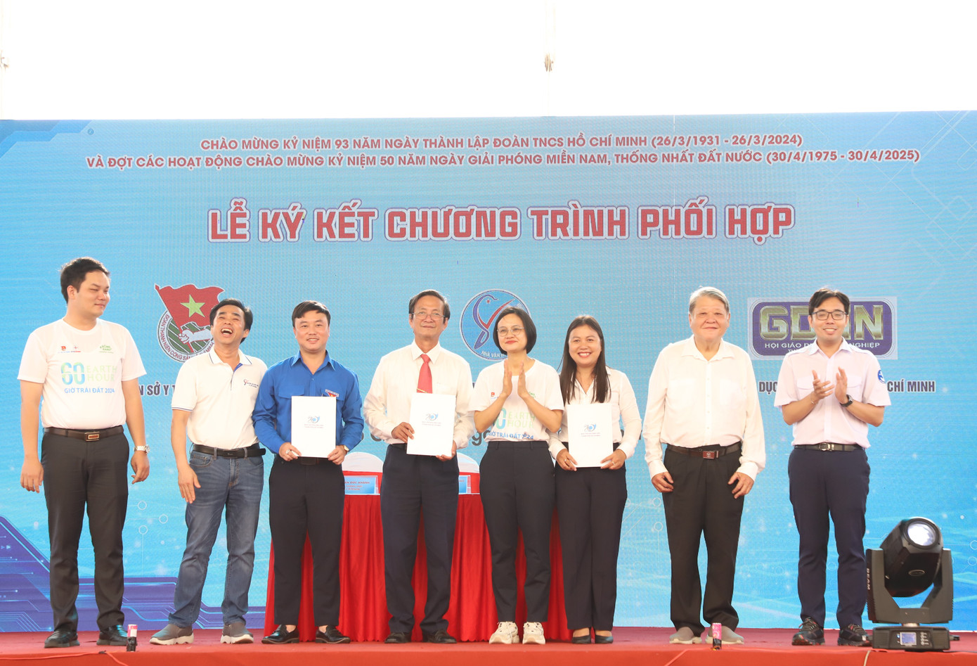 Dịp này, Nhà Văn hóa Sinh viên TPHCM ký kết phối hợp triển khai các hoạt động với Hội Giáo dục nghề nghiệp TPHCM và Đoàn Sở Y tế TPHCM. Ảnh: Ngô Tùng