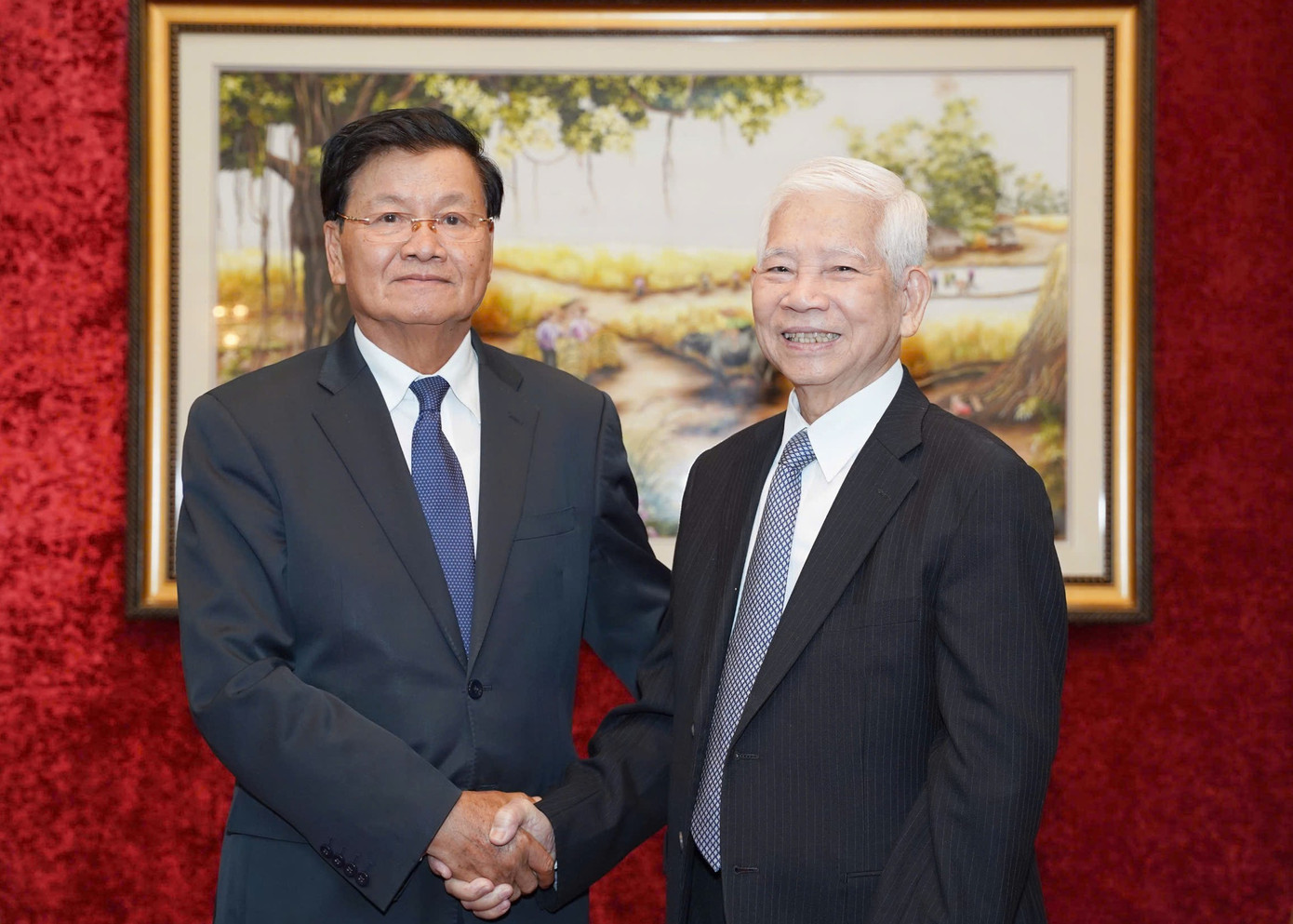 Tổng Bí thư, Chủ tịch nước Lào Thongloun Sisoulith gặp gỡ nguyên Chủ tịch nước Nguyễn Minh Triết. (Ảnh: Thuận Văn) Tổng Bí thư, Chủ tịch nước Lào Thongloun Sisoulith gặp gỡ nguyên Chủ tịch nước Nguyễn Minh Triết. (Ảnh: Thuận Văn)