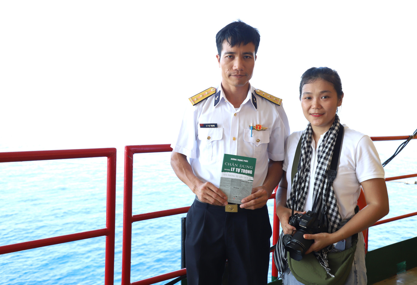 Đến với nhà giàn, những người trẻ trân quý hơn những cống hiến của các chiến sĩ hải quân trong hành trình góp sức dựng xây nền hòa bình, ổn định cho đất nước.