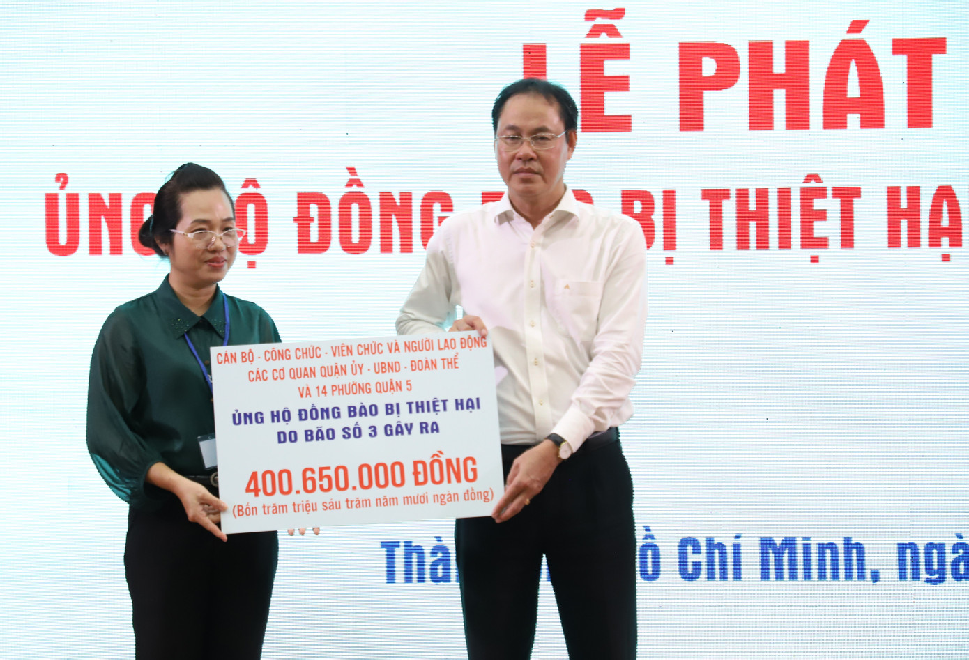 Các cơ quan, ban, ngành tại TPHCM tham gia đóng góp sẻ chia với đồng bào miền Bắc. Ảnh: Ngô Tùng Các cơ quan, ban, ngành tại TPHCM tham gia đóng góp sẻ chia với đồng bào miền Bắc. Ảnh: Ngô Tùng