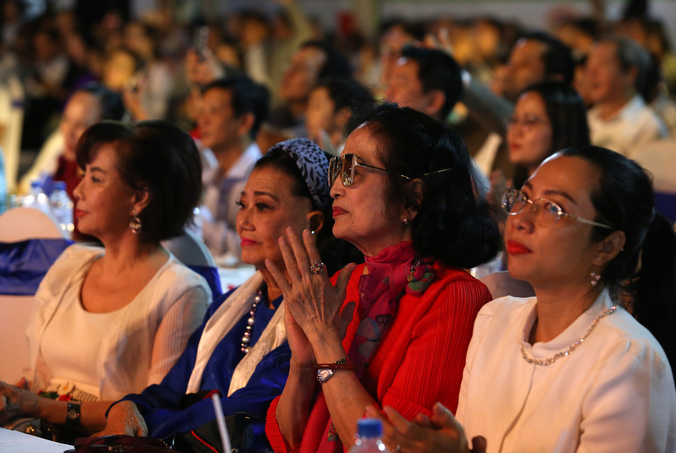 NSND Trà Giang và NSND Kim Cương cùng tham gia đêm nhạc. NSND Trà Giang và NSND Kim Cương cùng tham gia đêm nhạc.