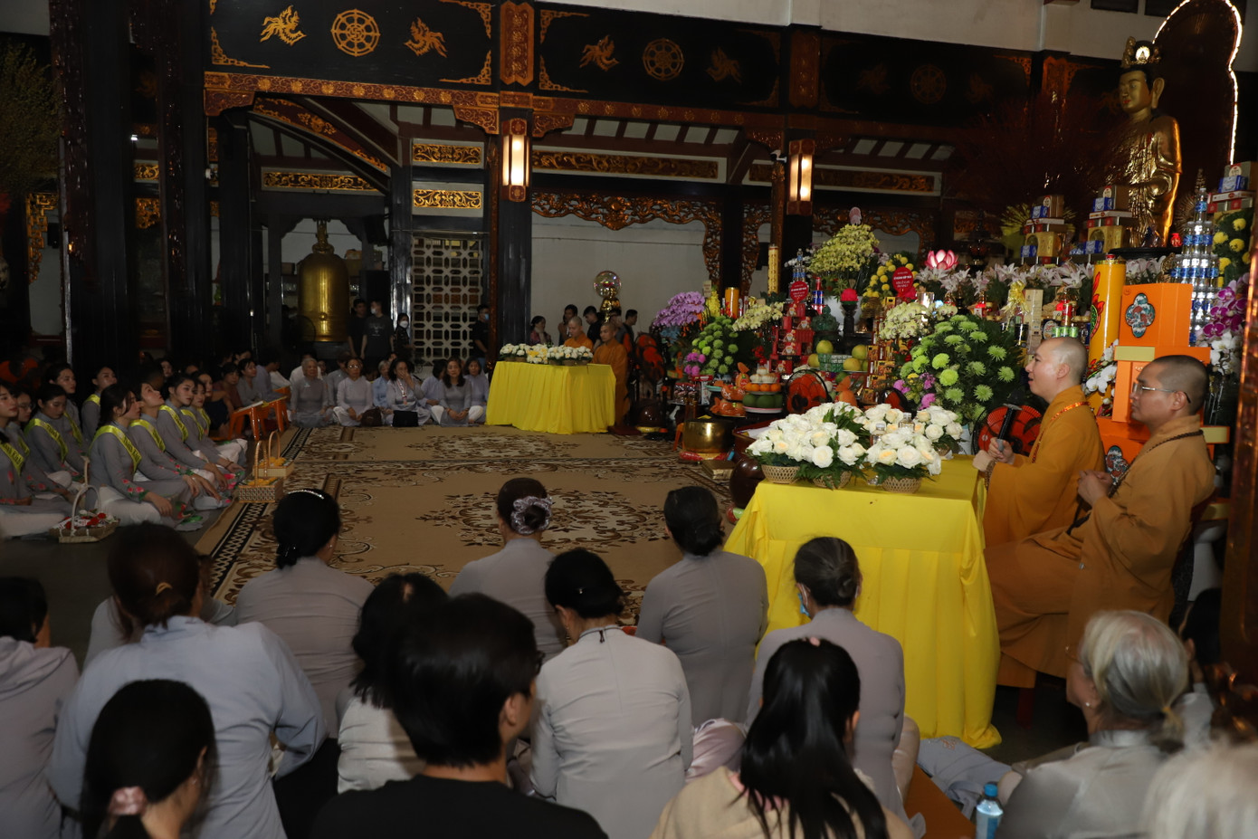 Trong đêm Vu lan, Đại đức Thích Nguyên Cát - Phó Trụ trì chùa Vĩnh Nghiêm đã chia sẻ với đại chúng pháp thoại Vu lan, đặc biệt nhấn mạnh về lòng hiếu hạnh, về đạo hiếu của mỗi con người. Trong đêm Vu lan, Đại đức Thích Nguyên Cát - Phó Trụ trì chùa Vĩnh Nghiêm đã chia sẻ với đại chúng pháp thoại Vu lan, đặc biệt nhấn mạnh về lòng hiếu hạnh, về đạo hiếu của mỗi con người.