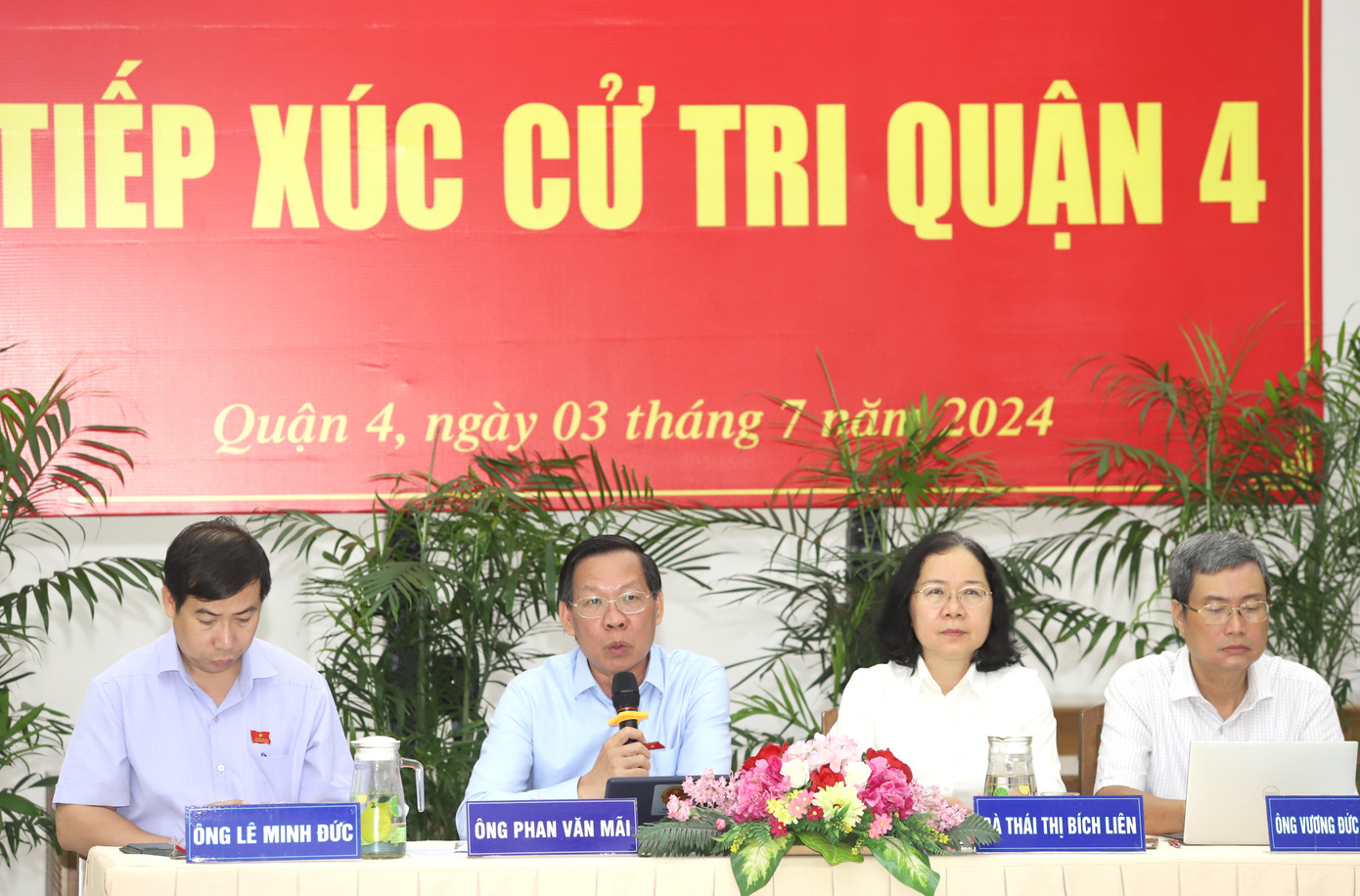 Các ĐBQH, đại biểu HĐND TPHCM gặp gỡ, trao đổi với cử tri. Ảnh: Ngô Tùng Các ĐBQH, đại biểu HĐND TPHCM gặp gỡ, trao đổi với cử tri. Ảnh: Ngô Tùng