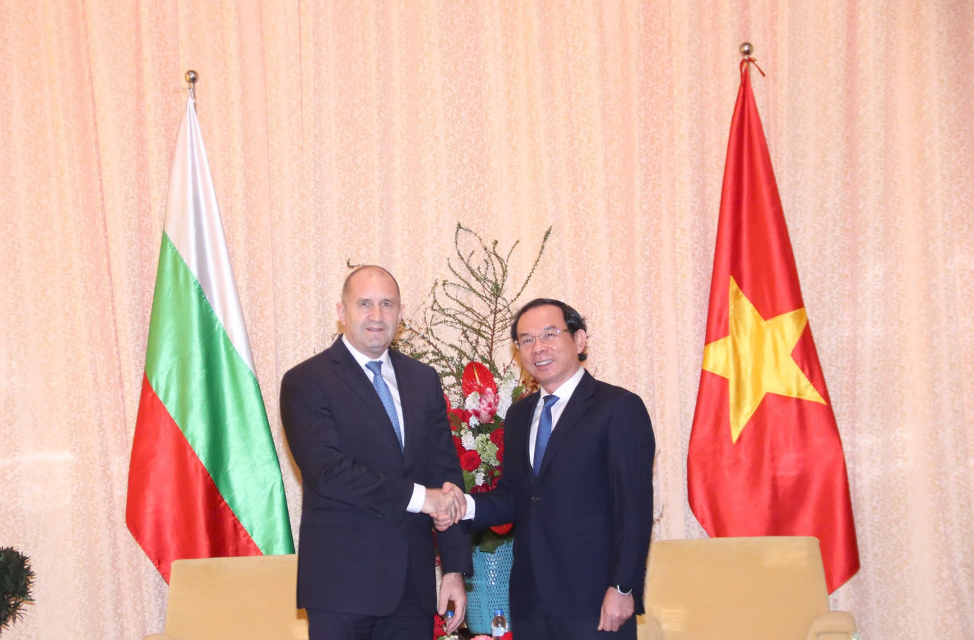 Tổng thống Bulgaria Rumen Radev bày tỏ trân trọng, ấn tượng với sự năng động và tiềm năng phát triển kinh tế của TPHCM.