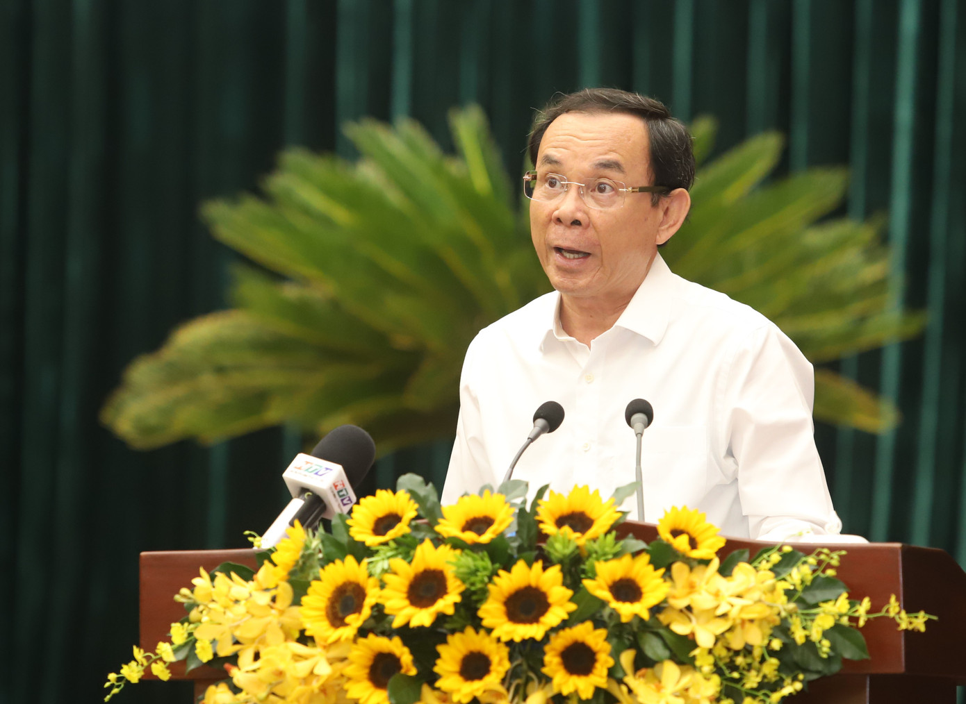 Bí thư Thành ủy TPHCM Nguyễn Văn Nên phát biểu tại hội nghị. Ảnh: Ngô Tùng Bí thư Thành ủy TPHCM Nguyễn Văn Nên phát biểu tại hội nghị. Ảnh: Ngô Tùng