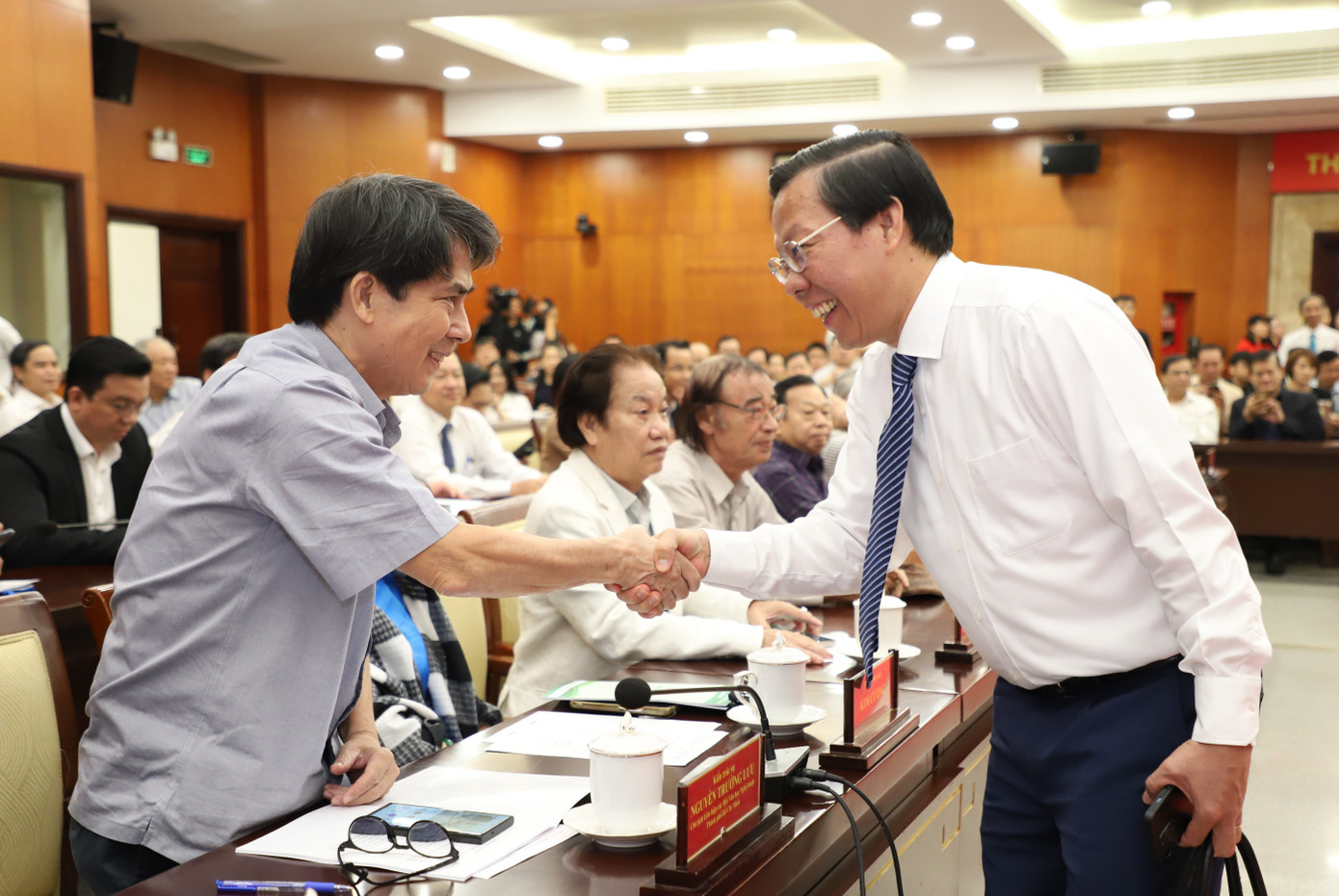 Chủ tịch UBND TPHCM Phan Văn Mãi gặp gỡ các nhà khoa học. Ảnh: Ngô Tùng Chủ tịch UBND TPHCM Phan Văn Mãi gặp gỡ các nhà khoa học. Ảnh: Ngô Tùng