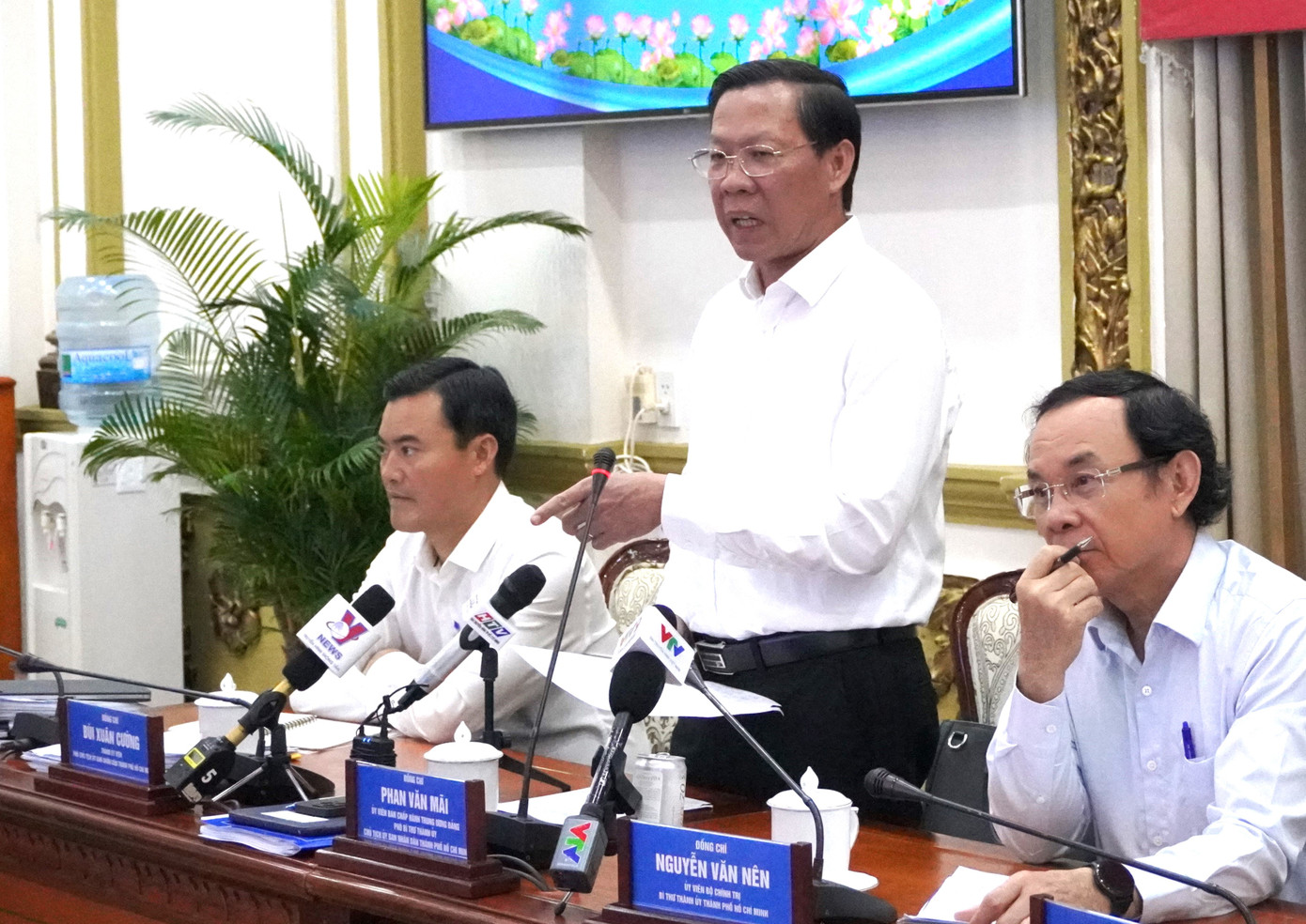 Chủ tịch UBND TPHCM Phan Văn Mãi kết luận phiên họp. Ảnh: TTBC TPHCM. Chủ tịch UBND TPHCM Phan Văn Mãi kết luận phiên họp. Ảnh: TTBC TPHCM.