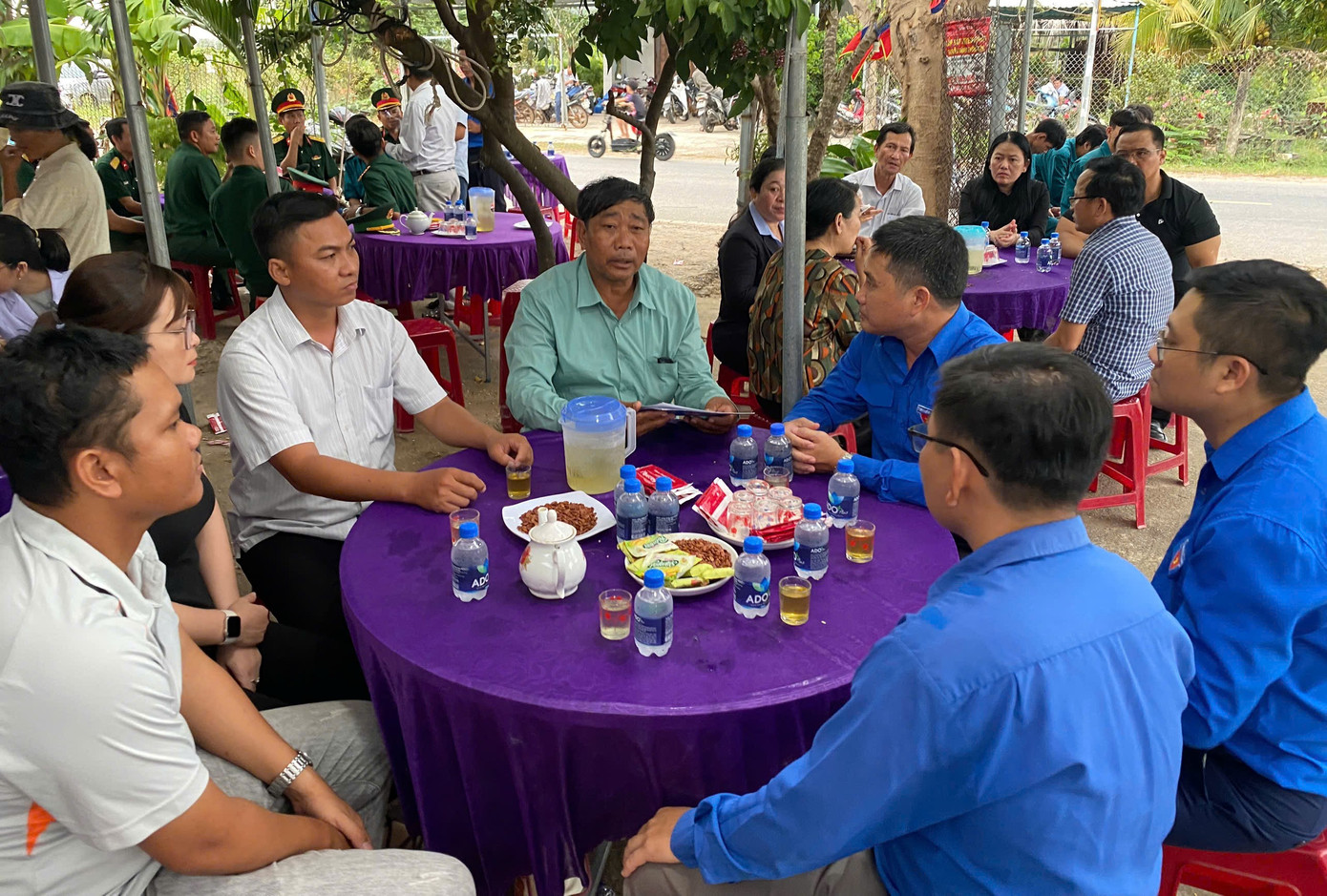 Đại diện Tỉnh Đoàn Bình Thuận đến thăm hỏi, chia buồn, động viên gia đình có chiến sĩ hy sinh trong diễn tập vừa qua. Đại diện Tỉnh Đoàn Bình Thuận đến thăm hỏi, chia buồn, động viên gia đình có chiến sĩ hy sinh trong diễn tập vừa qua.