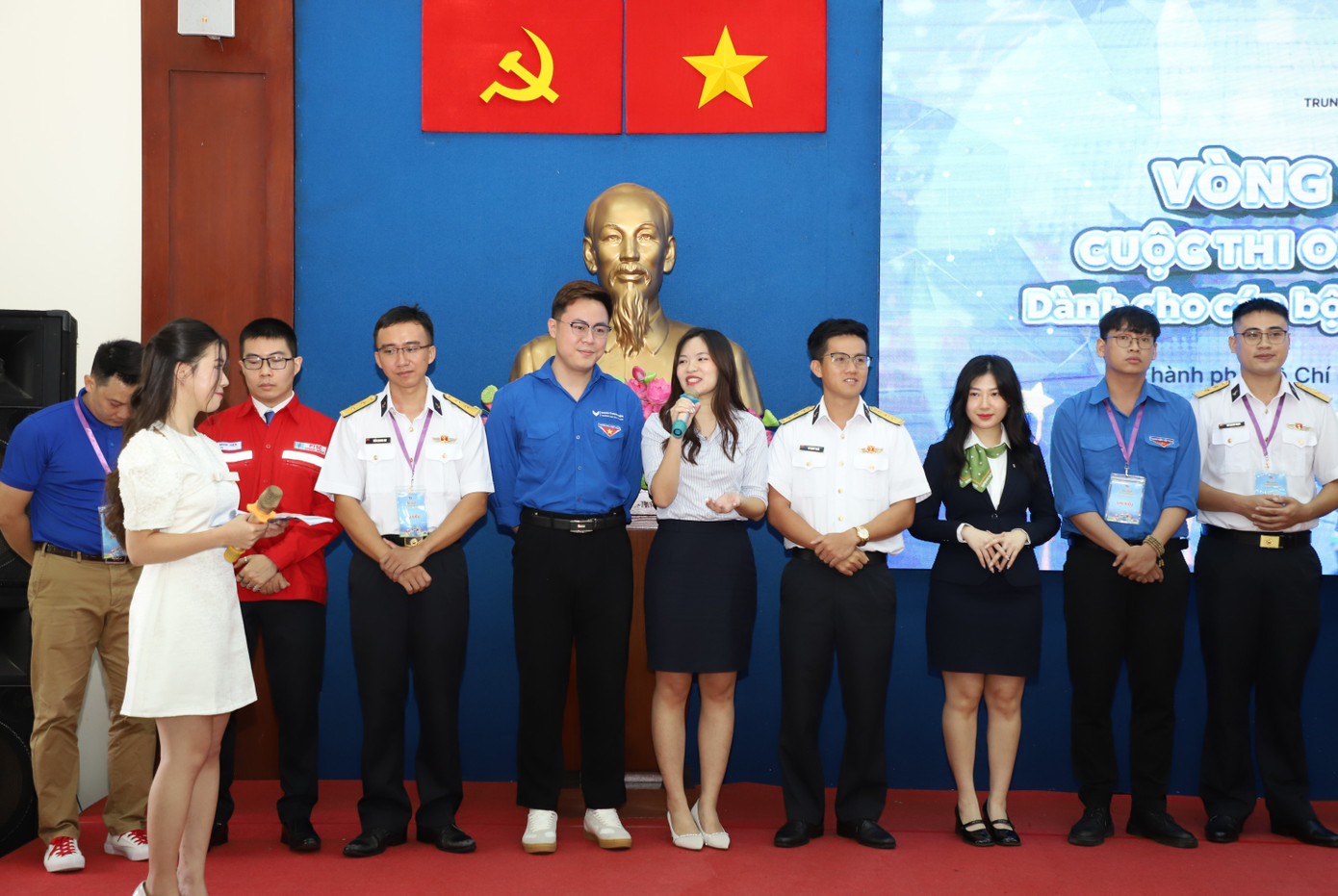 Các đội tranh tài tại vòng Chung kết cuộc thi Olympic tiếng Anh dành cho cán bộ trẻ lần thứ VI. Ảnh: Ngô Tùng Các đội tranh tài tại vòng Chung kết cuộc thi Olympic tiếng Anh dành cho cán bộ trẻ lần thứ VI. Ảnh: Ngô Tùng