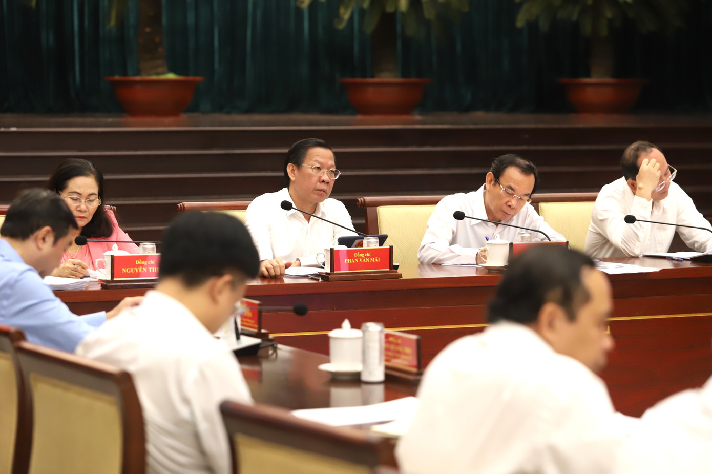 Lãnh đạo Thành ủy TPHCM điều hành hội nghị Ban Chấp hành Đảng bộ lần thứ 31. Ảnh: Ngô Tùng