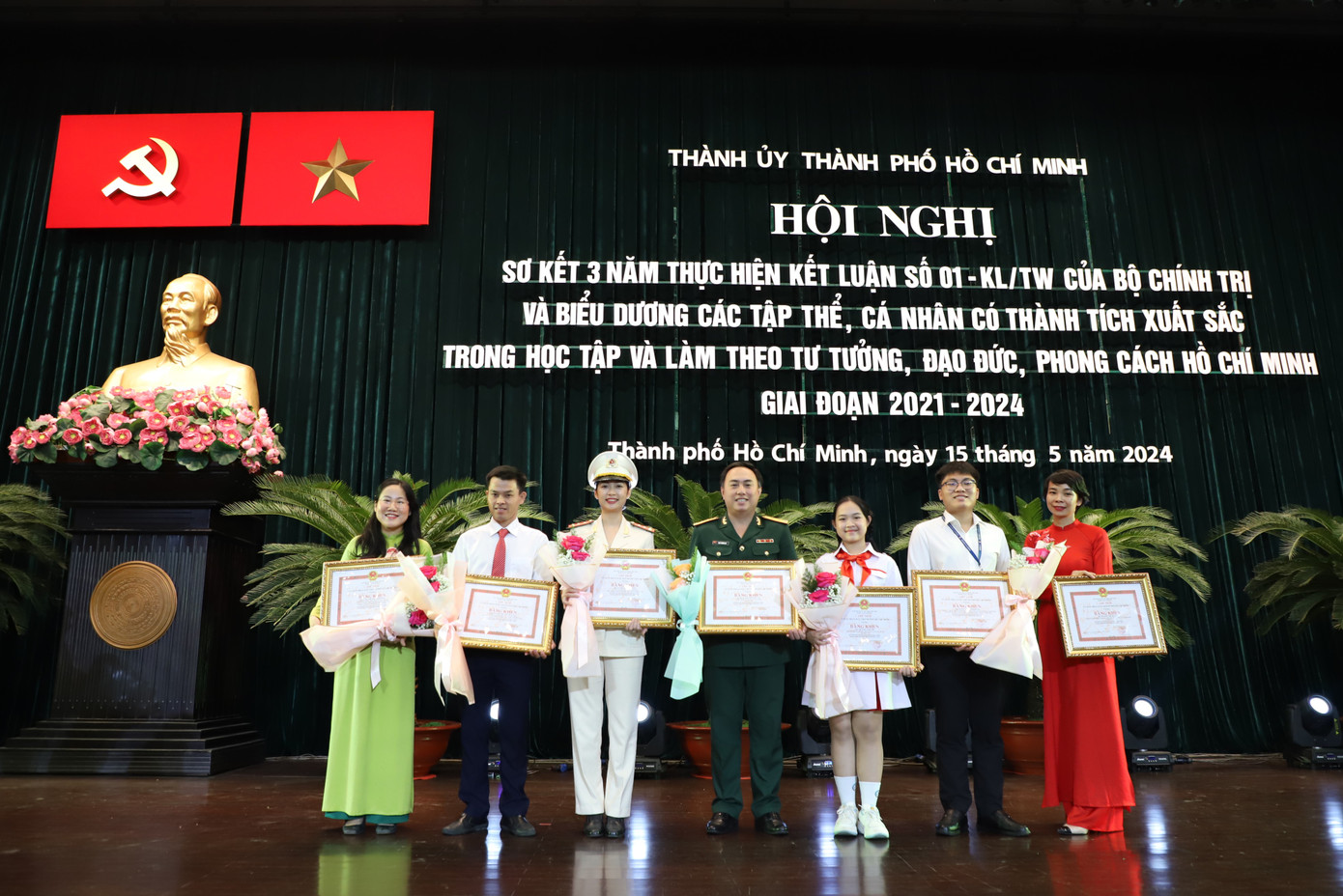 Nhiều cá nhân, tập thể học tập và làm theo Bác Hồ bằng những phần việc thiết thực, gắn với công tác chuyên môn, nhiệm vụ tại cơ quan, đơn vị. Ảnh: Ngô Tùng