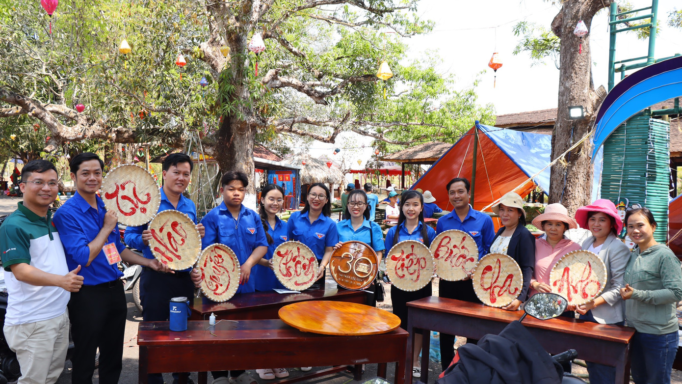 Kiểm tra công tác chuẩn bị hội trại tòng quân tại huyện Lộc Ninh.