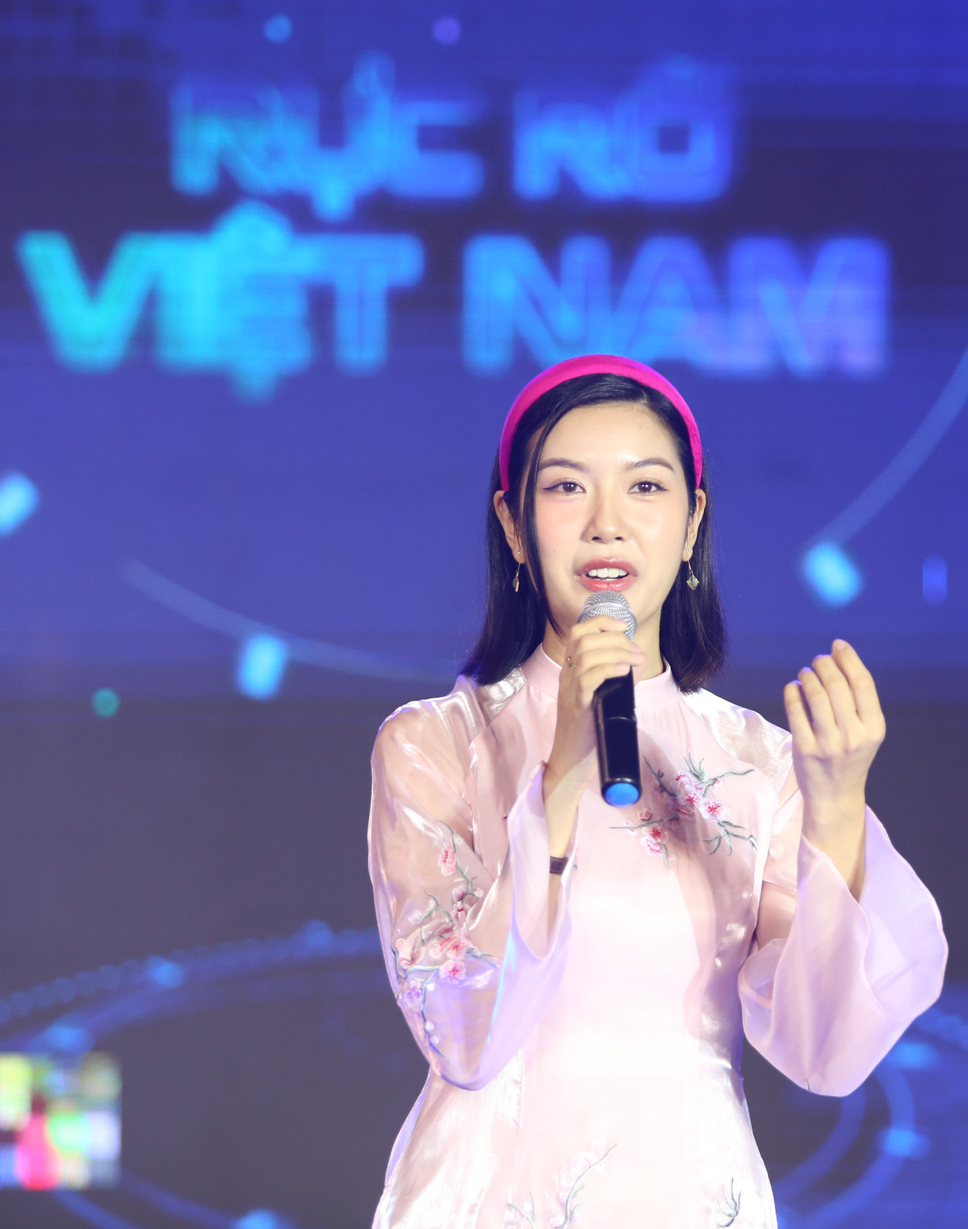 Góp mặt tại chương trình với vai trò một đại sứ văn hóa đọc, Á hậu Quốc tế Thúy Vân đã truyền tải niềm cảm hứng dành cho độc giả cũng như chia sẻ cách thức để quảng bá, lan tỏa tình yêu sách đến đông đảo công chúng, bạn đọc. "Mình luôn muốn là đại sứ văn hóa đọc trọn đời, nếu mà mọi người không phong tặng thì mình cũng cứ coi như vậy rồi làm được gì thì làm", Á hậu Thúy Vân chia sẻ.