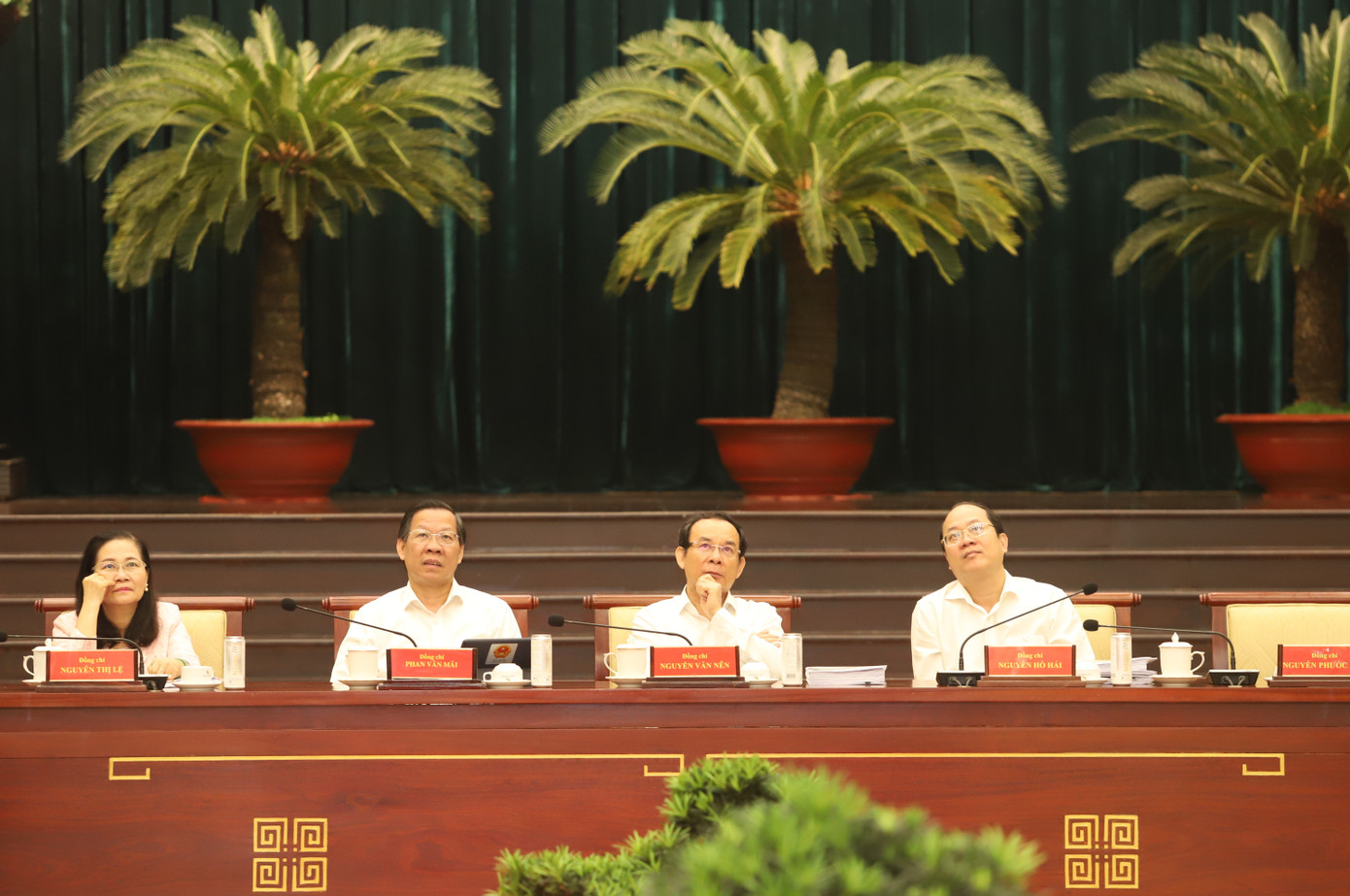Thường trực Thành ủy TPHCM tại hội nghị. Ảnh: Ngô Tùng