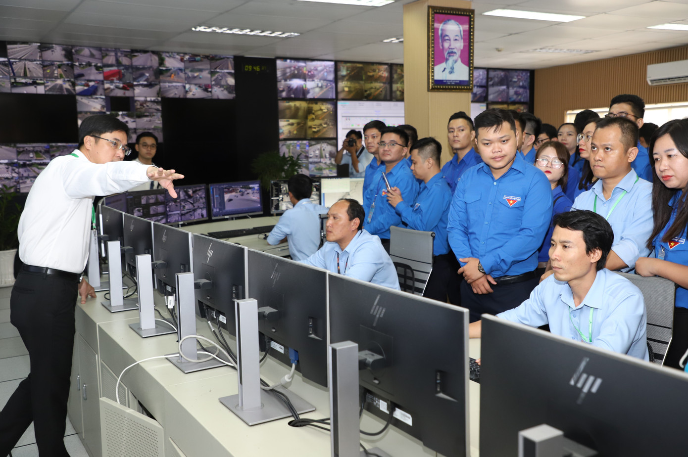 “Đây là công việc khá nặng nề trong thực hiện nhiệm vụ của ngành giao thông thành phố bởi thành phố có mật độ phương tiện và người tham gia giao thông rất đông. Việc đưa vào vận hành trung tâm cùng với các giải pháp khác đã góp phần kéo giảm tình hình ùn tắc giao thông, tiến tới tạo thuận lợi cho người dân khi đi lại, tham gia giao thông trên đường”, ông Tấn nói.