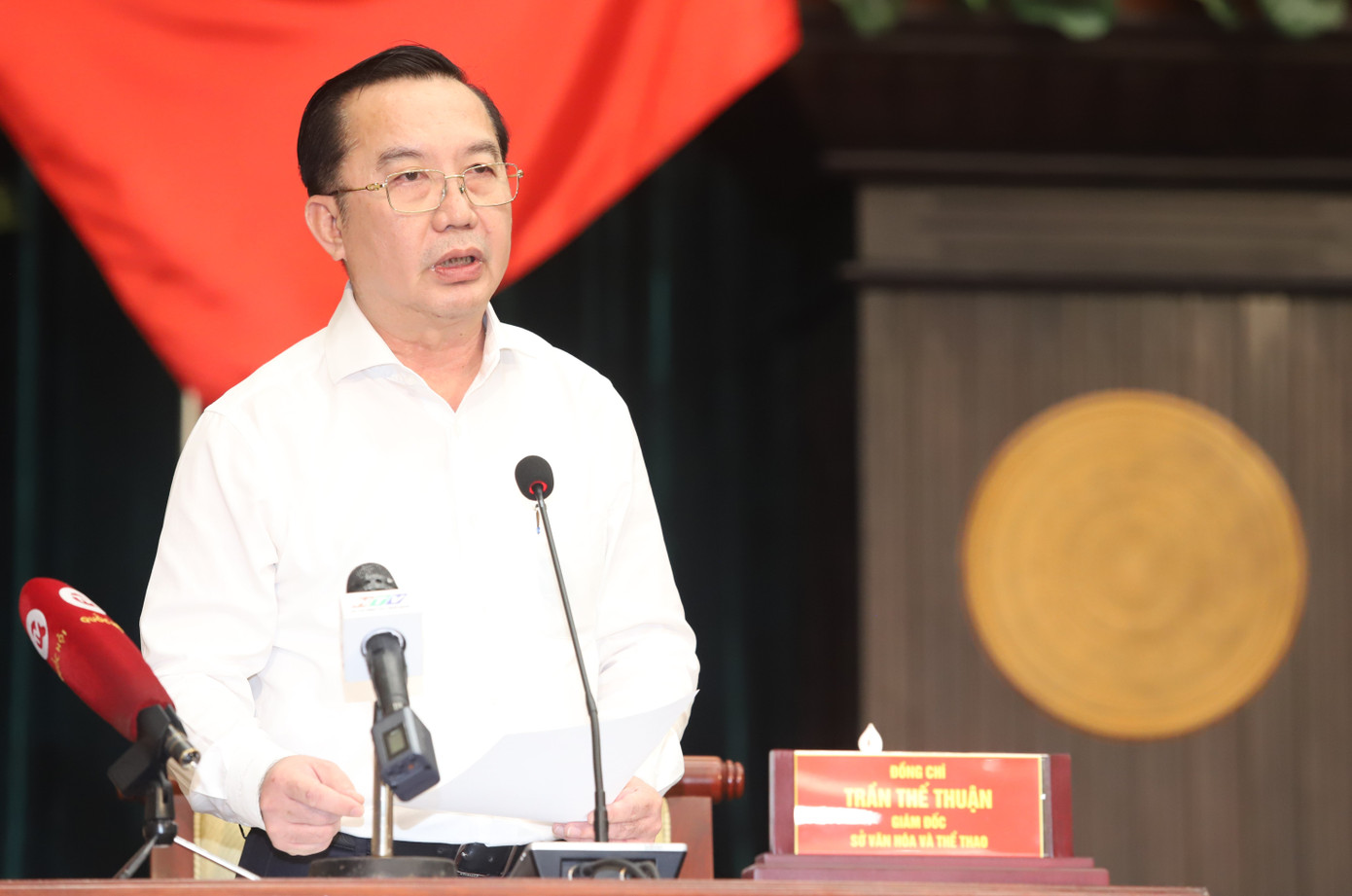 Giám đốc Sở VH&amp;TT Trần Thế Thuận trả lời các vấn đề thuộc chức năng quản lý của ngành.