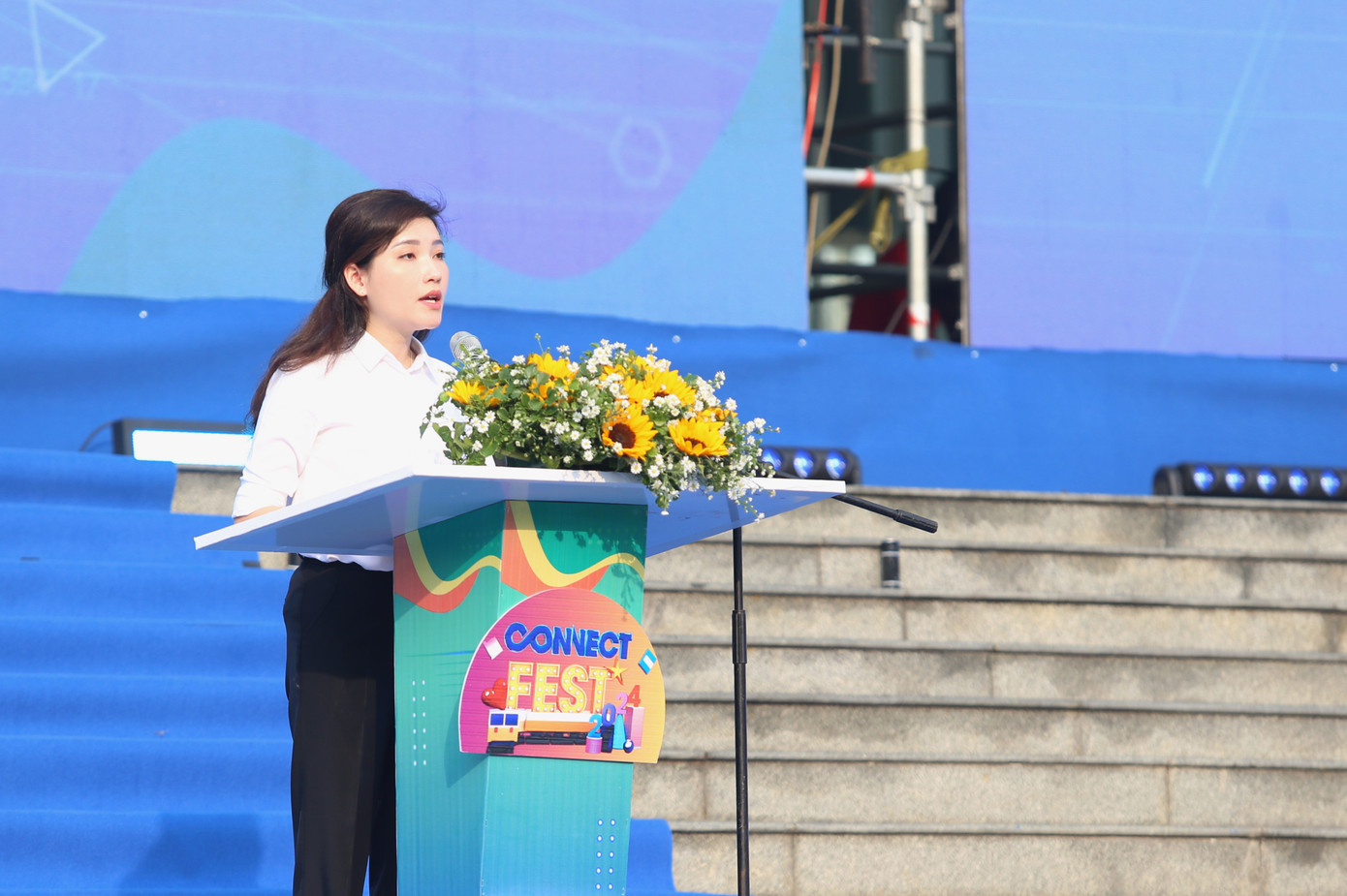 Phó Chủ tịch Thường trực Hội SVVN Hồ Hồng Nguyên chia sẻ tại ngày hội. Ảnh: Ngô Tùng