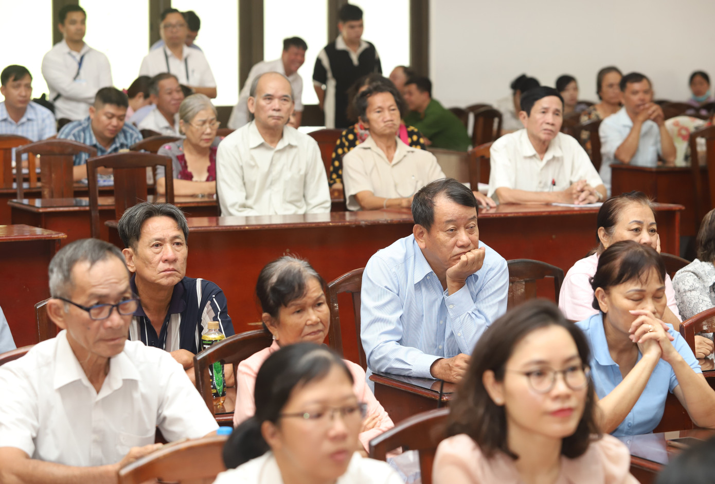 Đông đảo bà con quận 11 dự buổi tiếp xúc cử tri. Ảnh: Ngô Tùng Đông đảo bà con quận 11 dự buổi tiếp xúc cử tri. Ảnh: Ngô Tùng