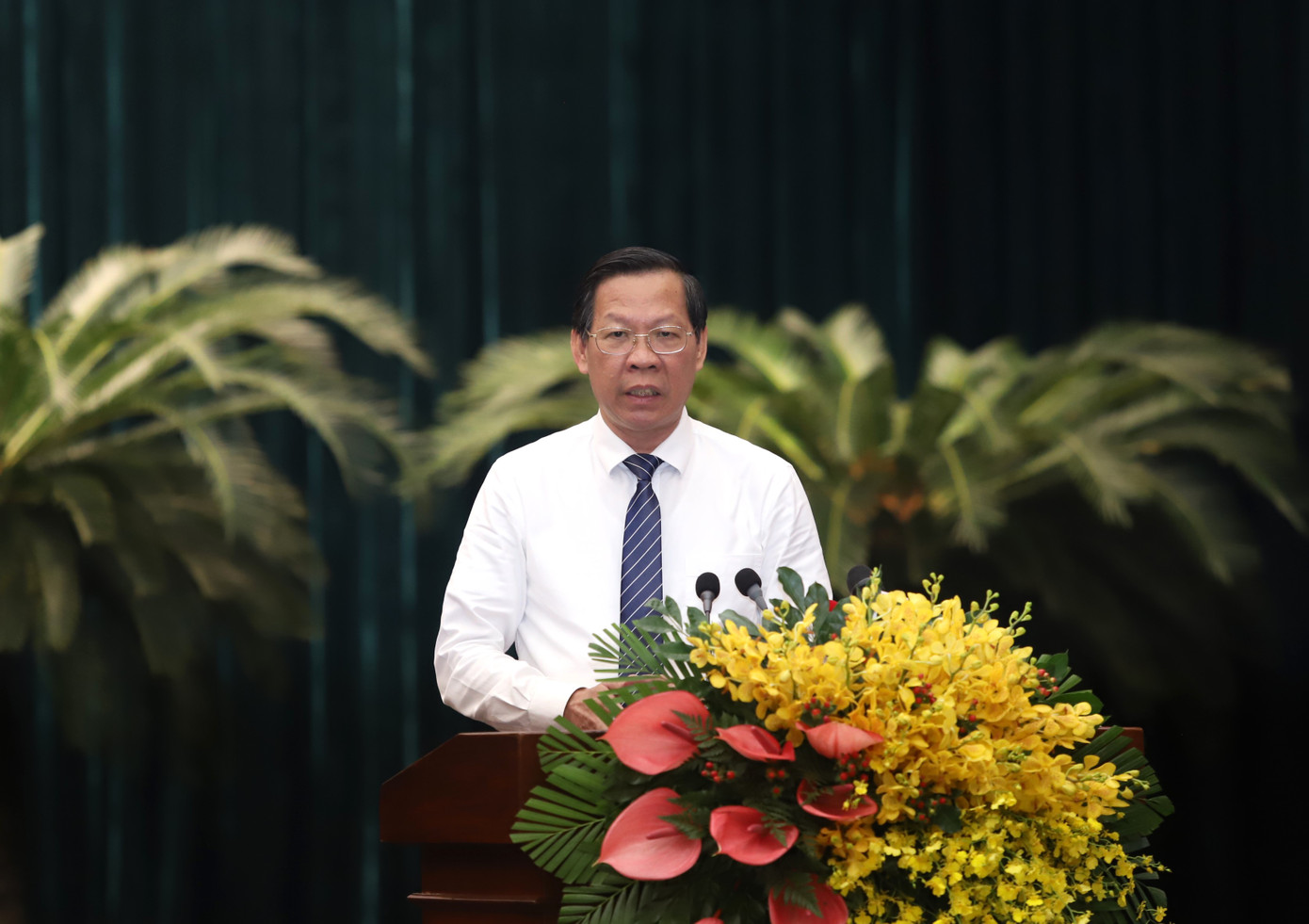 Chủ tịch UBND TPHCM Phan Văn Mãi trao đổi xoay quanh tiến trình thực hiện các quy hoạch của thành phố. Ảnh: Ngô Tùng Chủ tịch UBND TPHCM Phan Văn Mãi trao đổi xoay quanh tiến trình thực hiện các quy hoạch của thành phố. Ảnh: Ngô Tùng