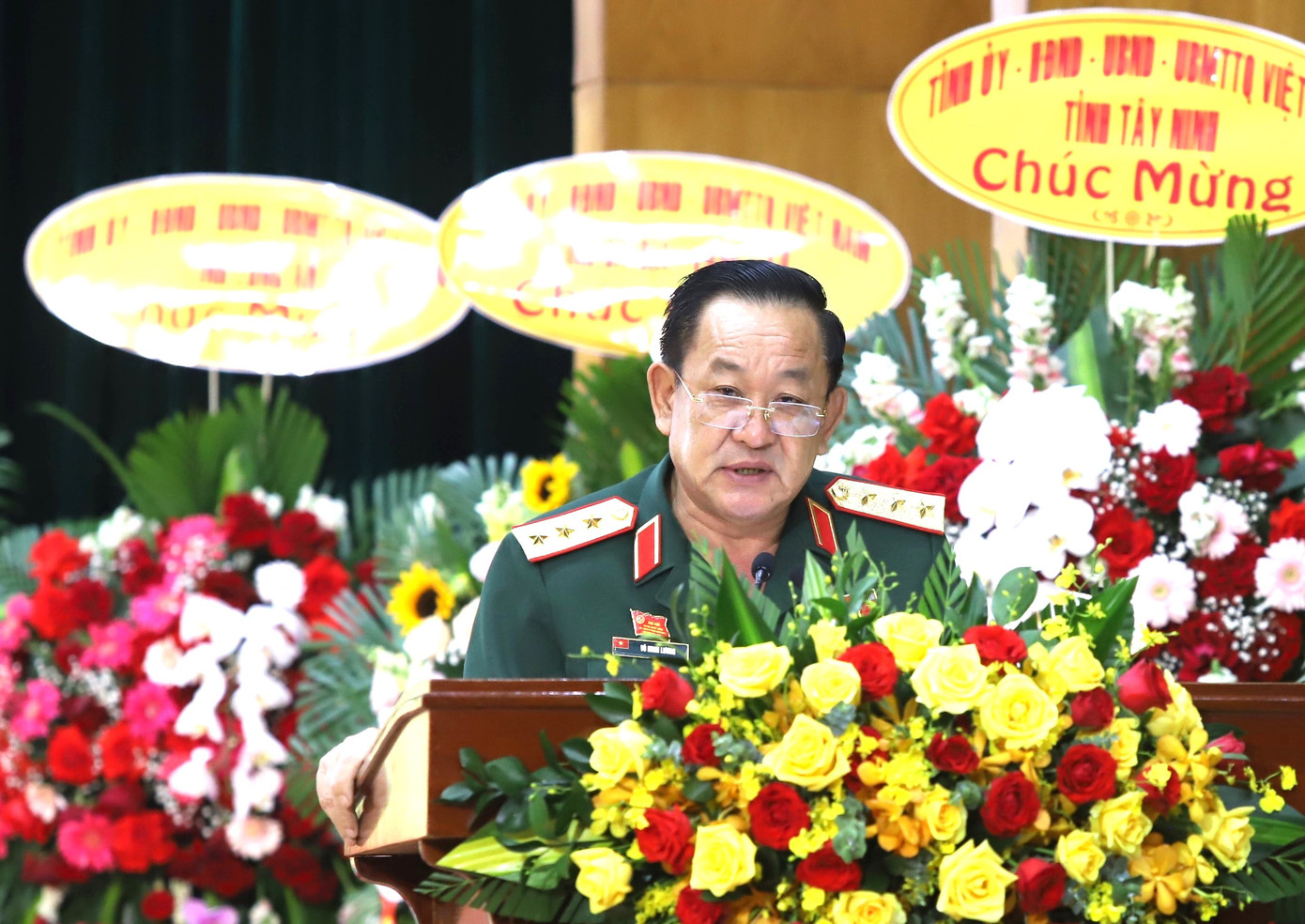 Thứ trưởng Bộ Quốc phòng Võ Minh Lương phát biểu chỉ đạo đại hội.