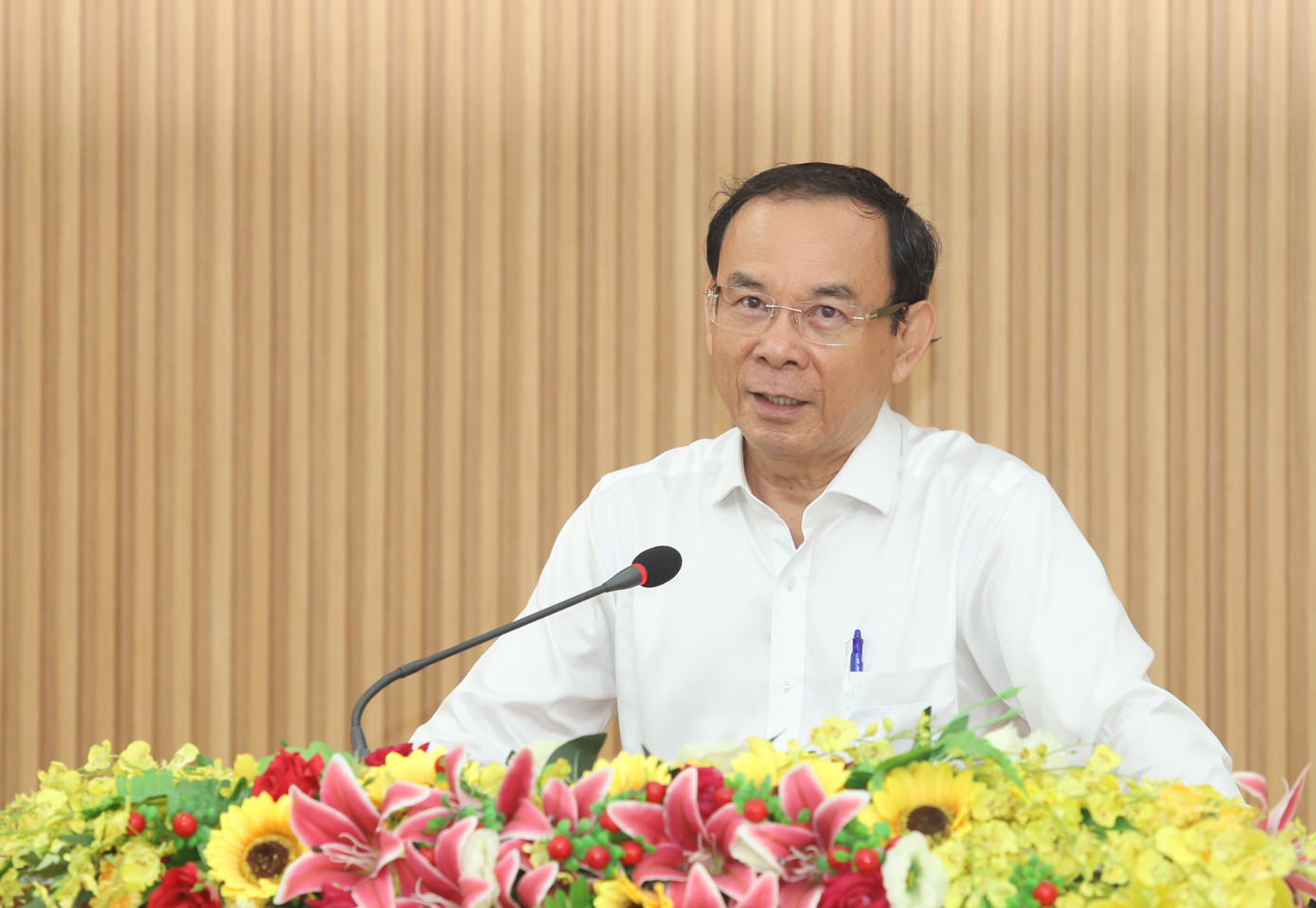 Bí thư Thành ủy TPHCM Nguyễn Văn Nên trao đổi tại buổi khai mạc khóa bồi dưỡng. Ảnh: Ngô Tùng Bí thư Thành ủy TPHCM Nguyễn Văn Nên trao đổi tại buổi khai mạc khóa bồi dưỡng. Ảnh: Ngô Tùng