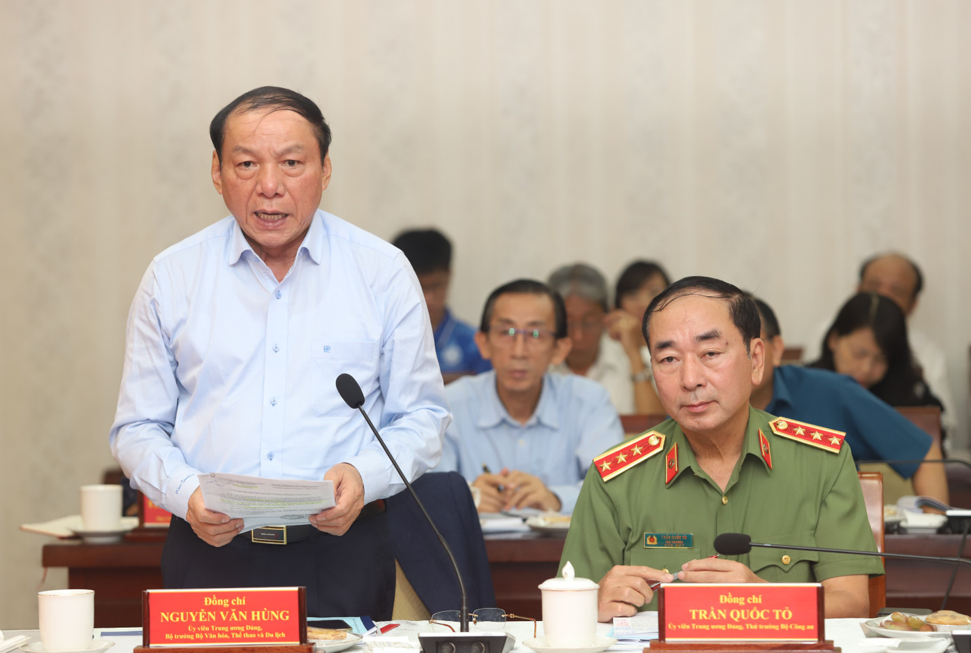 Bộ trưởng Nguyễn Văn Hùng nêu ý kiến tại buổi làm việc. Ảnh: Ngô Tùng