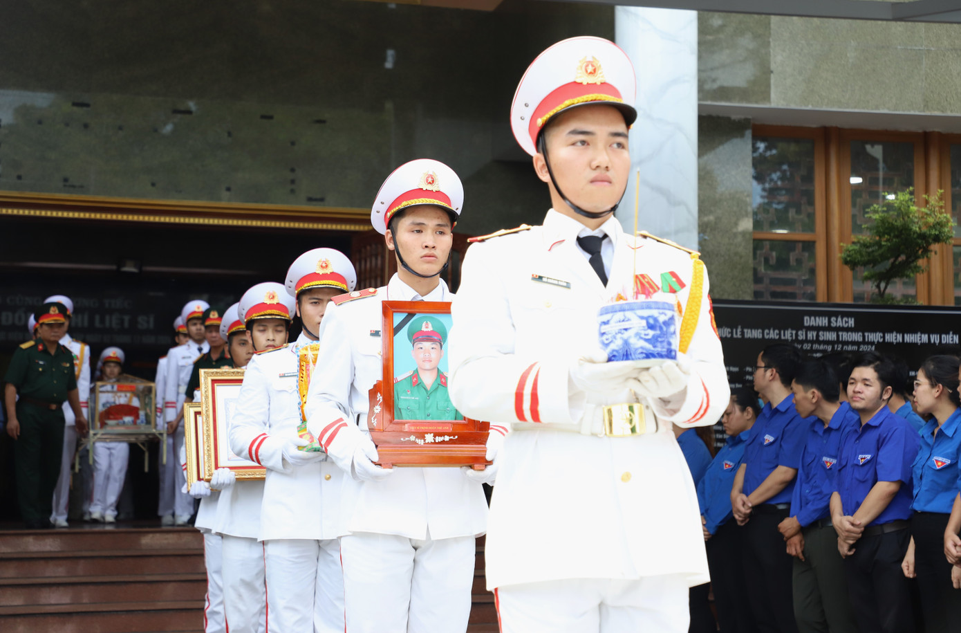 Tổ quốc mãi khắc ghi sự hy sinh anh dũng của các anh. Tổ quốc mãi khắc ghi sự hy sinh anh dũng của các anh.