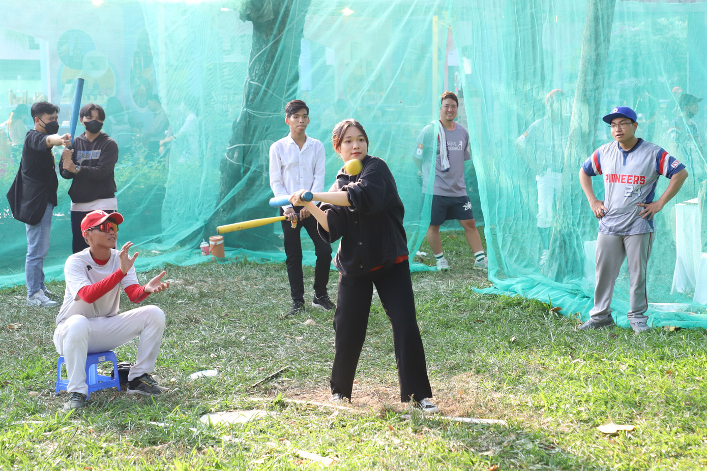 Cũng trong lễ hội, bạn trẻ, du khách cũng có dịp trải nghiệm, thử sức những bộ môn thể thao đặc trưng của xứ sở hoa anh đào.