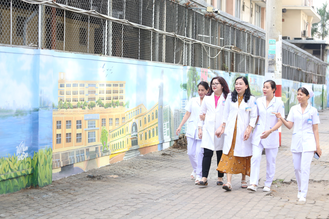 Bác sĩ chuyên khoa II Trần Ngọc Hải - Giám đốc Bệnh viện Từ Dũ bày tỏ, công trình như “thay lời muốn nói” của lãnh đạo thành phố, Công an TPHCM, Sở Y tế và chính quyền địa phương… nhằm tri ân ngành y tế thành phố nói chung và bệnh viện nói riêng sau những nỗ lực phục vụ, chăm sóc sức khỏe nhân dân. Bác sĩ chuyên khoa II Trần Ngọc Hải - Giám đốc Bệnh viện Từ Dũ bày tỏ, công trình như “thay lời muốn nói” của lãnh đạo thành phố, Công an TPHCM, Sở Y tế và chính quyền địa phương… nhằm tri ân ngành y tế thành phố nói chung và bệnh viện nói riêng sau những nỗ lực phục vụ, chăm sóc sức khỏe nhân dân.