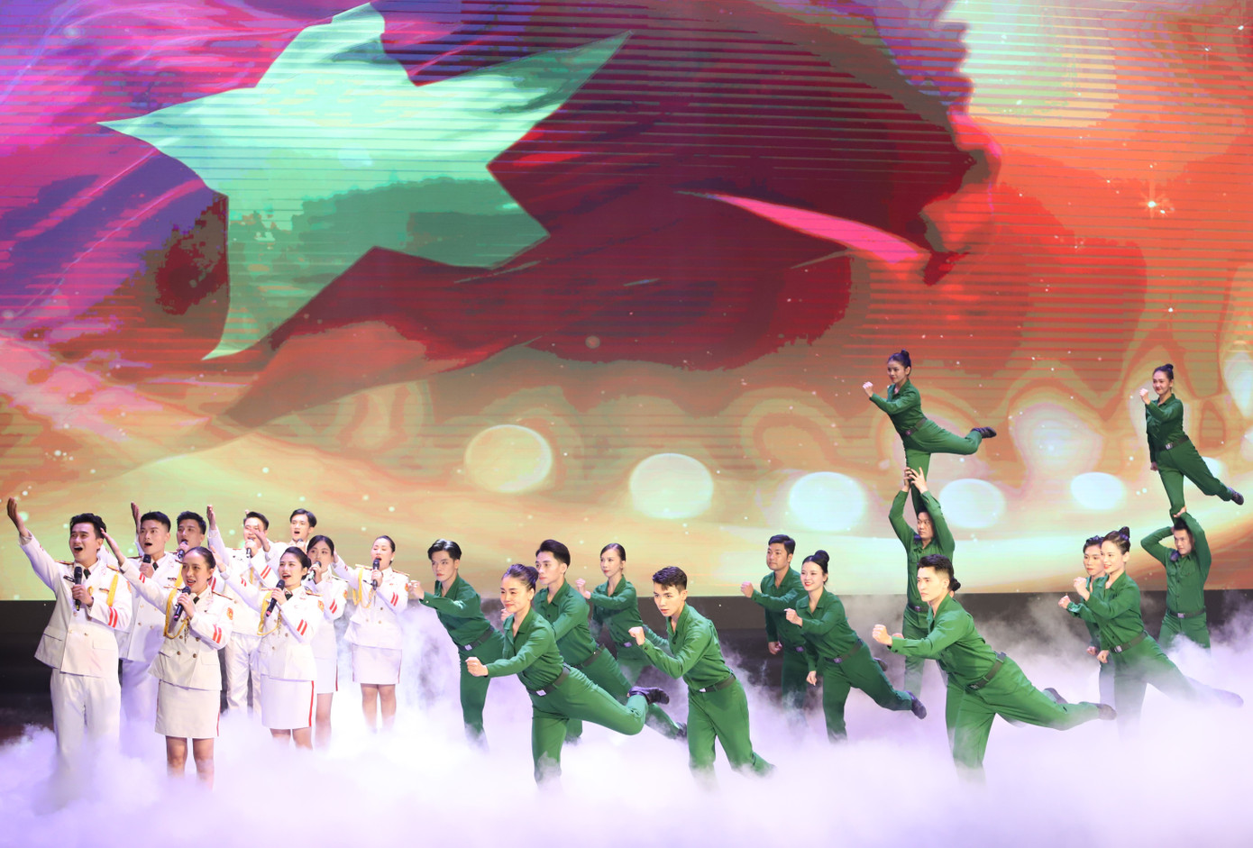 Theo quy định, mỗi đoàn NTQC xây dựng chương trình nghệ thuật tối thiếu 30 phút, tối đa 45 phút, riêng các đoàn NTQC trong quân đội có ít nhất 1/3 tiết mục sáng tác mới.