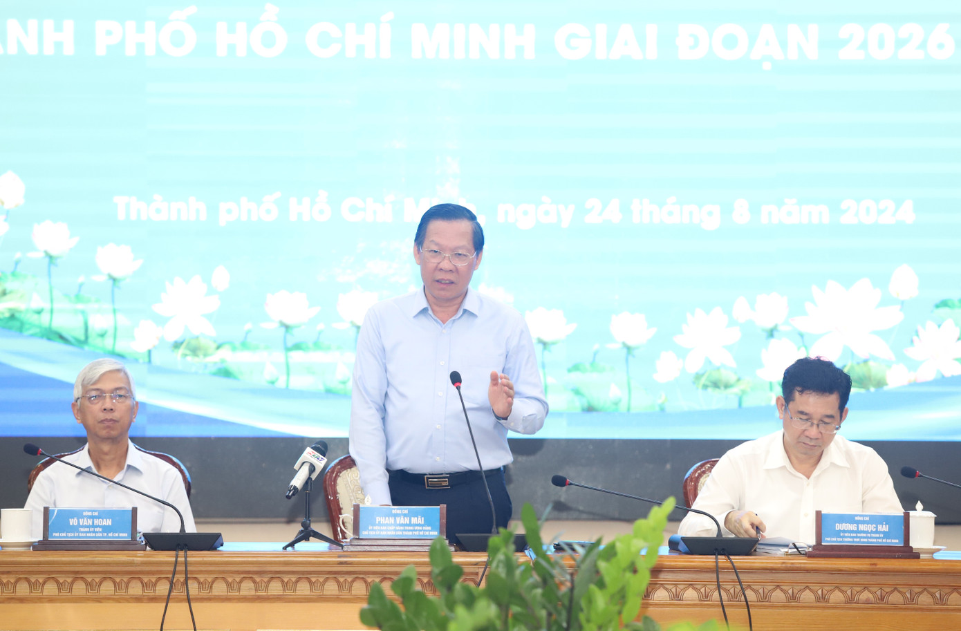 Chủ tịch UBND TPHCM Phan Văn Mãi trao đổi gợi mở tại hội thảo. Ảnh: Ngô Tùng Chủ tịch UBND TPHCM Phan Văn Mãi trao đổi gợi mở tại hội thảo. Ảnh: Ngô Tùng