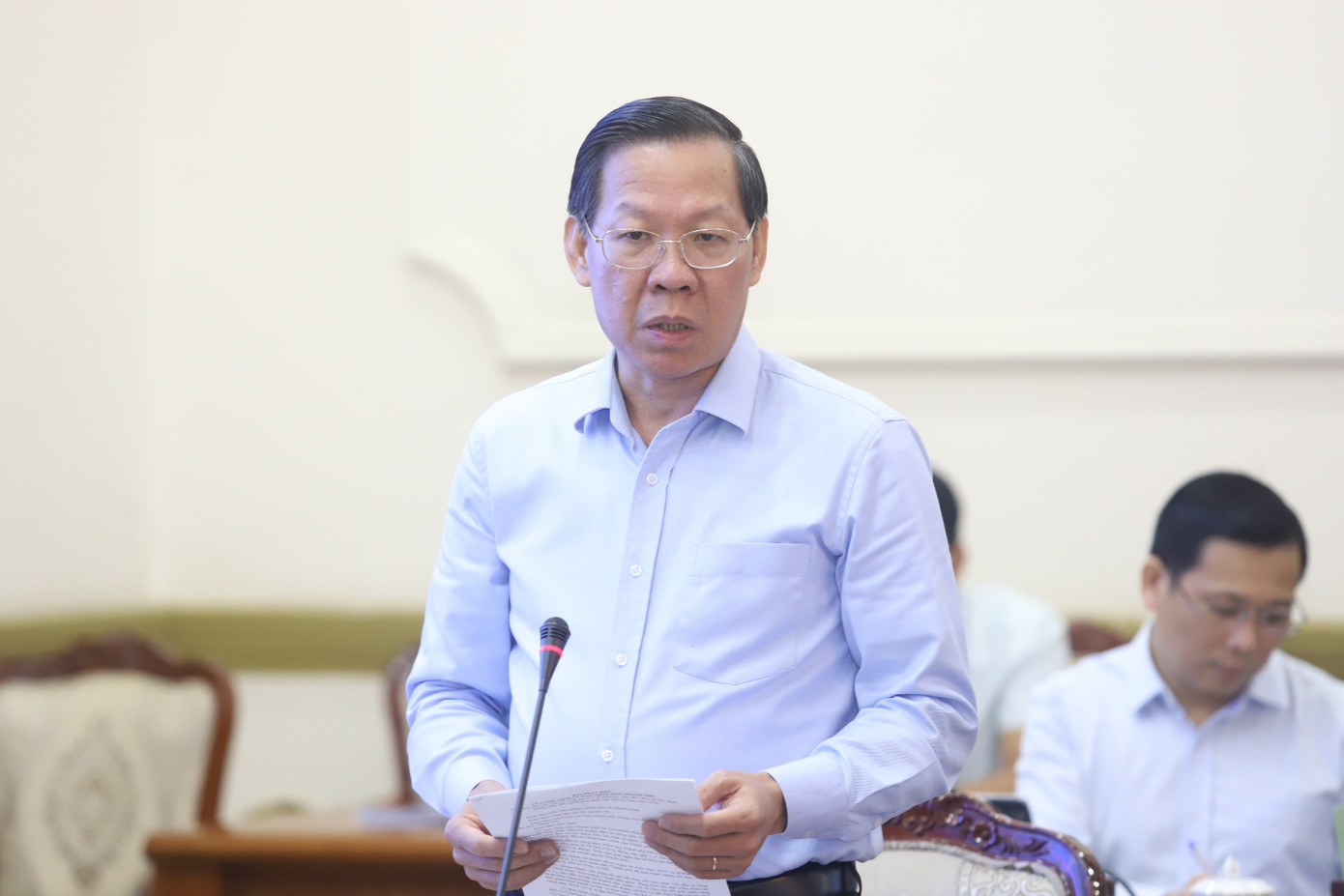 Chủ tịch UBND TPHCM Phan Văn Mãi thông tin tại buổi làm việc. Ảnh: Ngô Tùng
