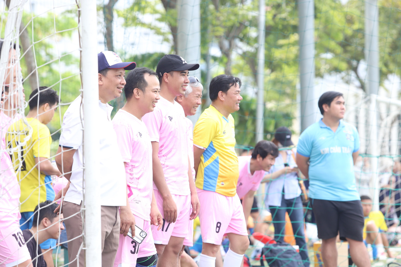 Các trận cầu mang đến không khí vui tươi, hào hứng cho những người chứng kiến.