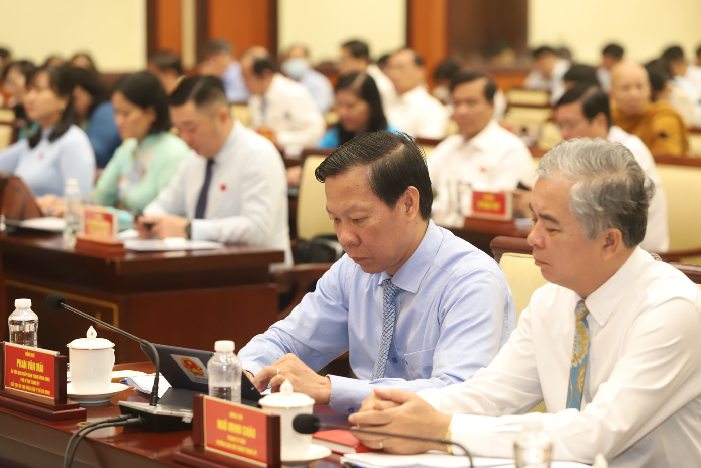 Kỳ họp tiến hành chất vấn Chủ tịch UBND TPHCM Phan Văn Mãi cùng Giám đốc Sở Văn hóa và Thể thao, Chủ tịch UBND quận Gò Vấp. Ảnh: Ngô Tùng
