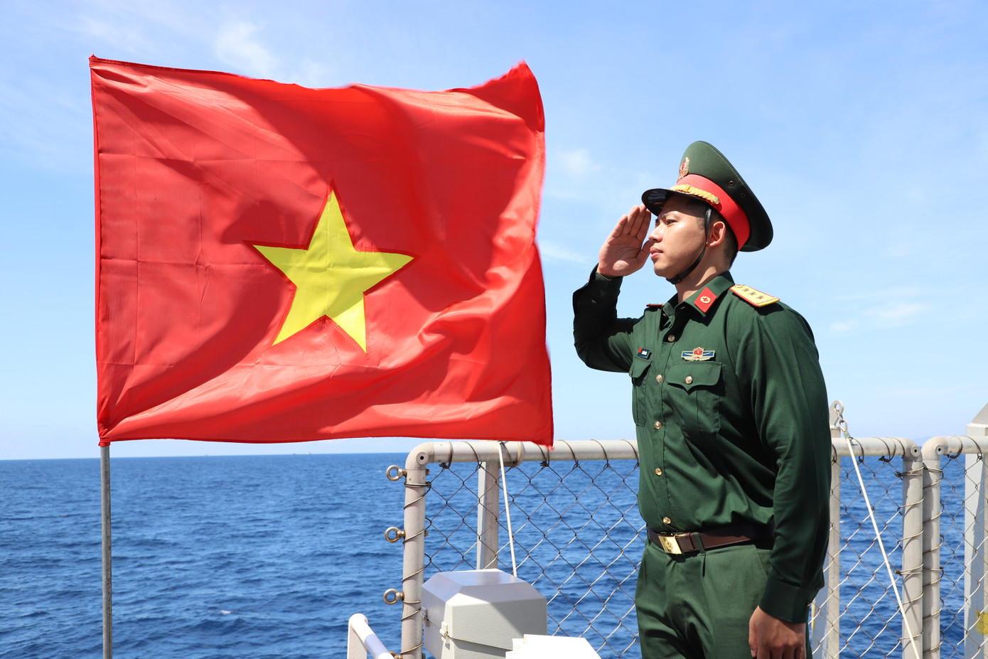 Thượng úy, bác sĩ Lê Đức Thắng (Bệnh viện Quân y 175) trên hành trình đến với Trường Sa năm 2024.